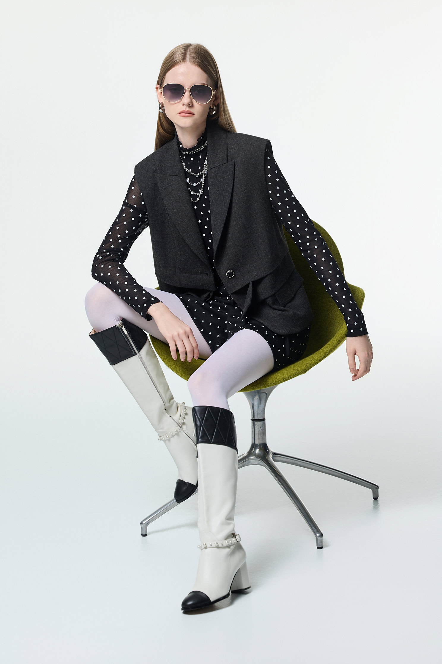 高級深灰變化式西裝背心高級深灰變化式西裝背心,一般背心,一般背心馬甲,上班OL穿搭,人氣商品,時髦成套搭配,秋冬穿搭,背心