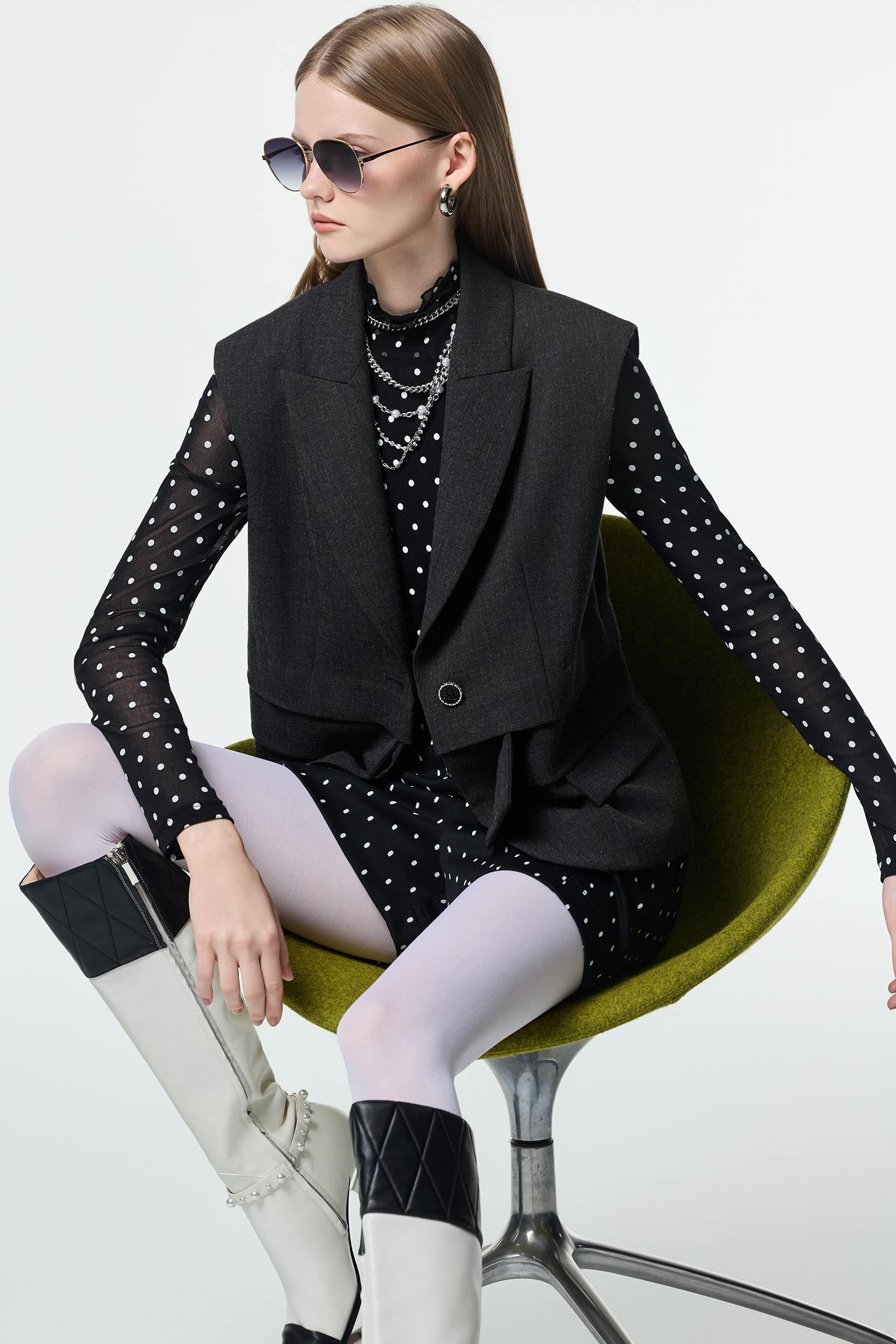 高級深灰變化式西裝背心高級深灰變化式西裝背心,一般背心,一般背心馬甲,上班OL穿搭,人氣商品,時髦成套搭配,秋冬穿搭,背心