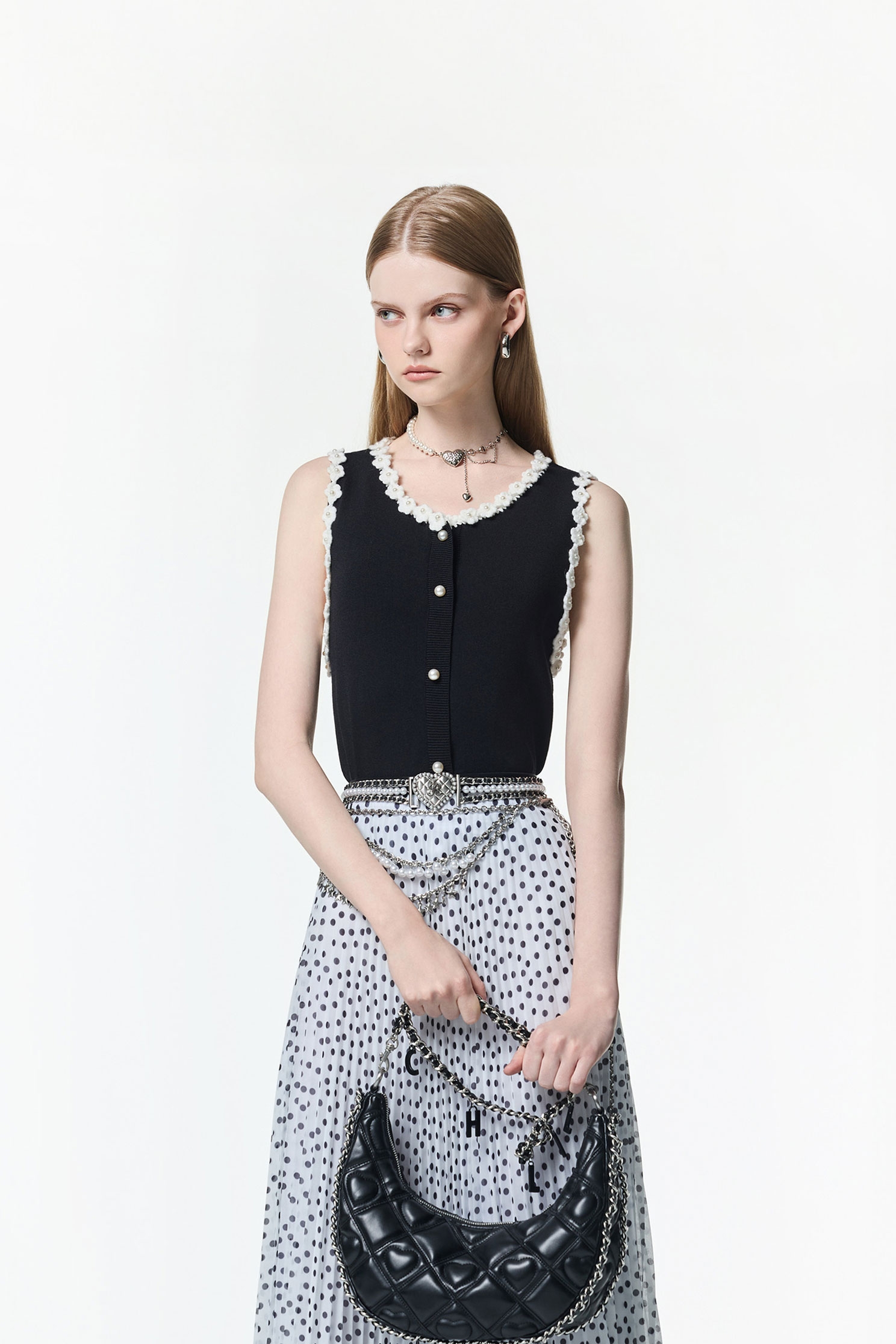 珍珠小花縫飾背心針織珍珠小花縫飾背心針織,一般背心,一般背心馬甲,上班OL穿搭,人氣商品,珍珠,秋冬穿搭,簡約穿搭,約會特輯,背心,花花世界,輕奢度假,輕奢渡假,針織