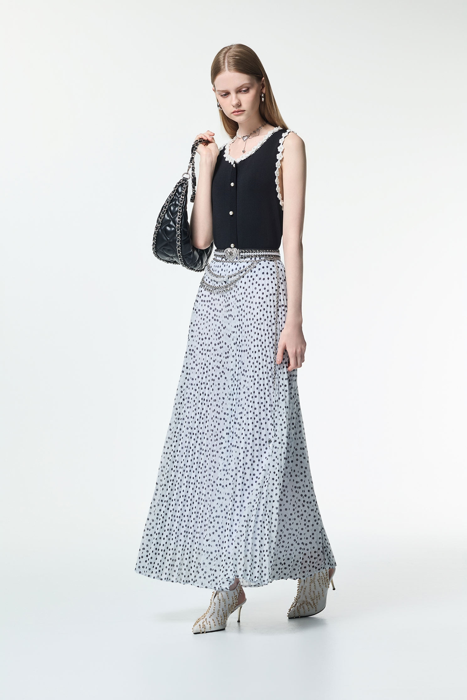 珍珠小花縫飾背心針織珍珠小花縫飾背心針織,一般背心,一般背心馬甲,上班OL穿搭,人氣商品,珍珠,秋冬穿搭,簡約穿搭,約會特輯,背心,花花世界,輕奢度假,輕奢渡假,針織