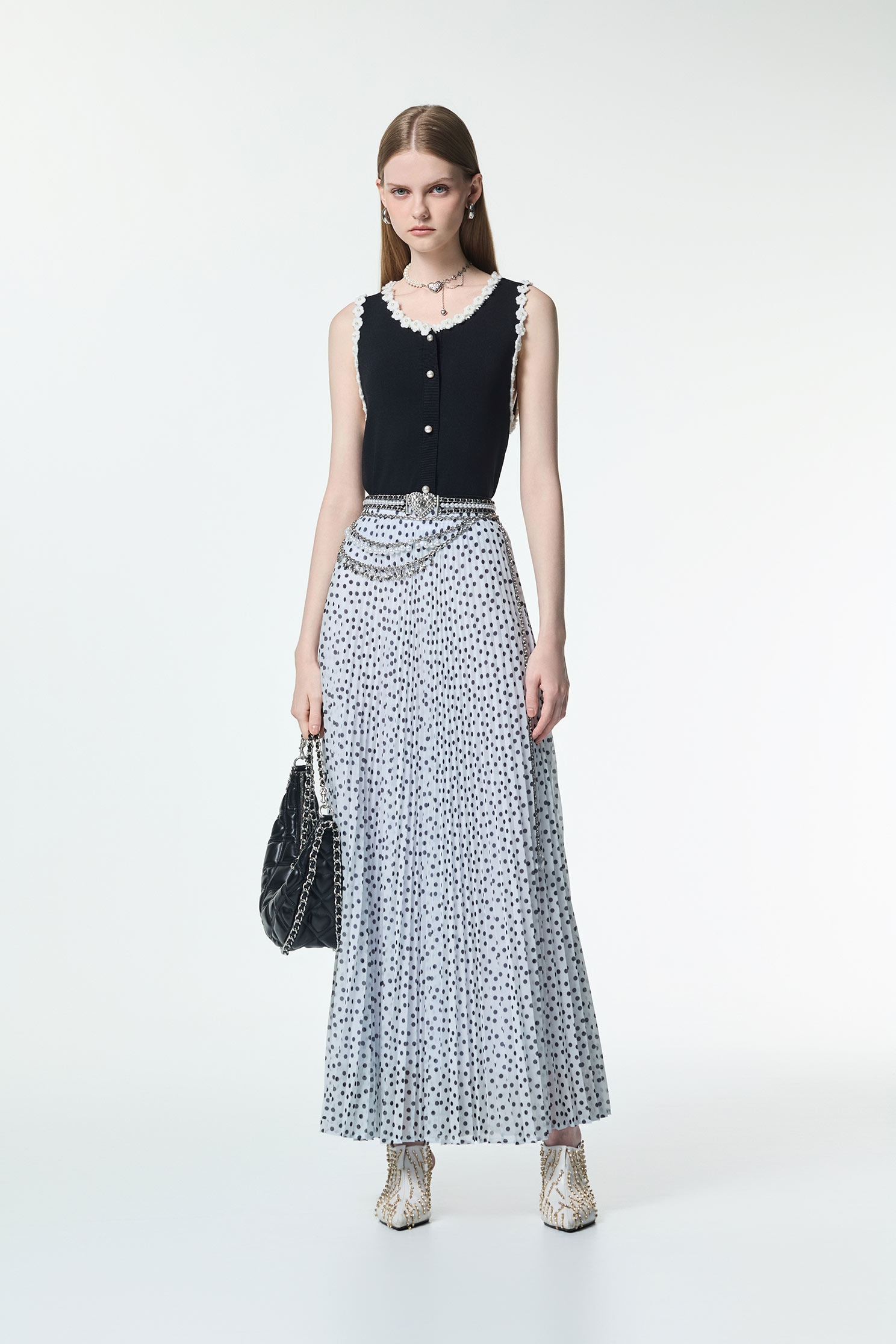 珍珠小花縫飾背心針織珍珠小花縫飾背心針織,一般背心,一般背心馬甲,上班OL穿搭,人氣商品,珍珠,秋冬穿搭,簡約穿搭,約會特輯,背心,花花世界,輕奢度假,輕奢渡假,針織