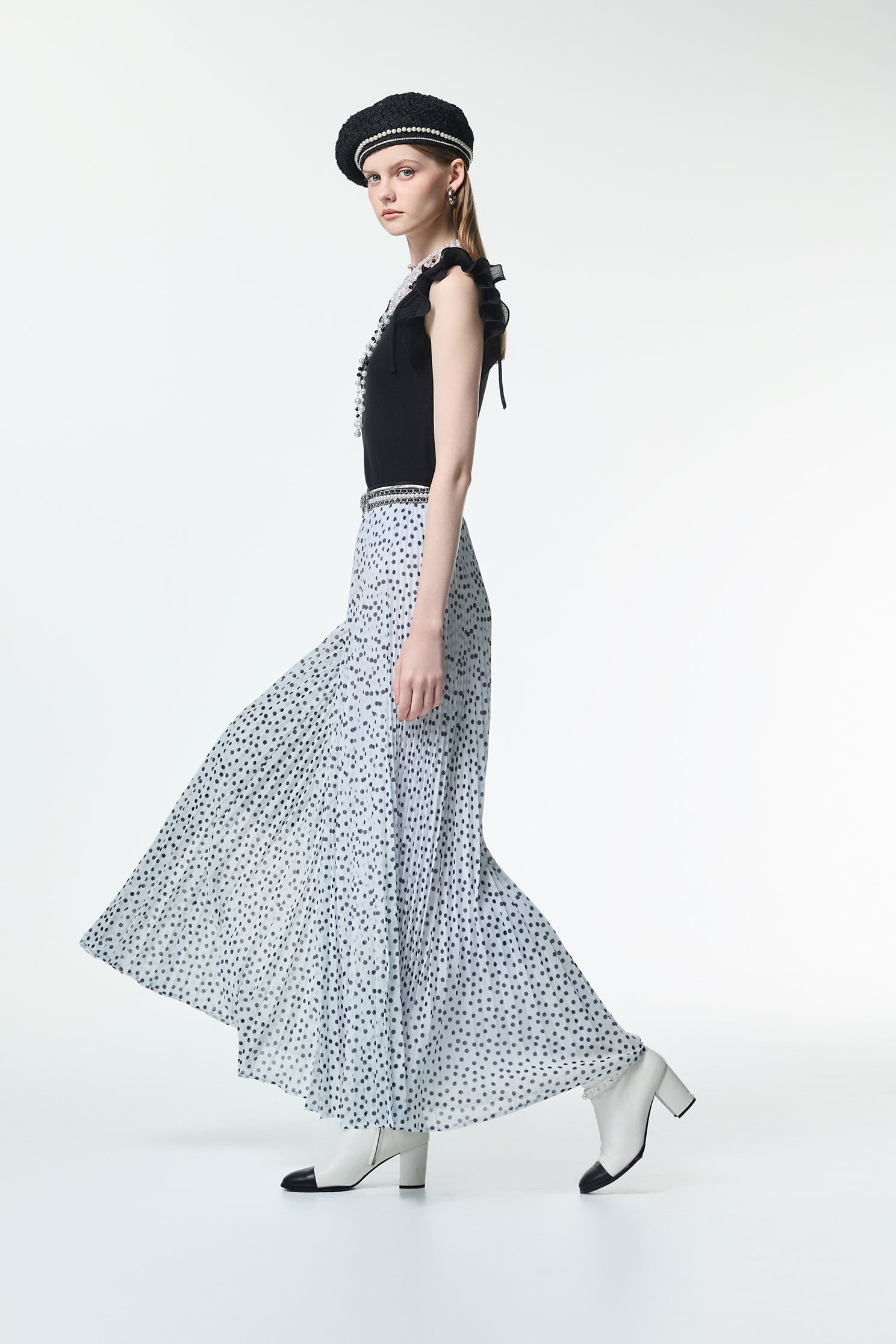 壓摺波浪荷葉背心針織壓摺波浪荷葉背心針織,一般背心,一般背心馬甲,上班OL穿搭,秋冬穿搭,約會特輯,背心,荷葉,輕奢度假,輕奢渡假,針織,針織背心,雪紡