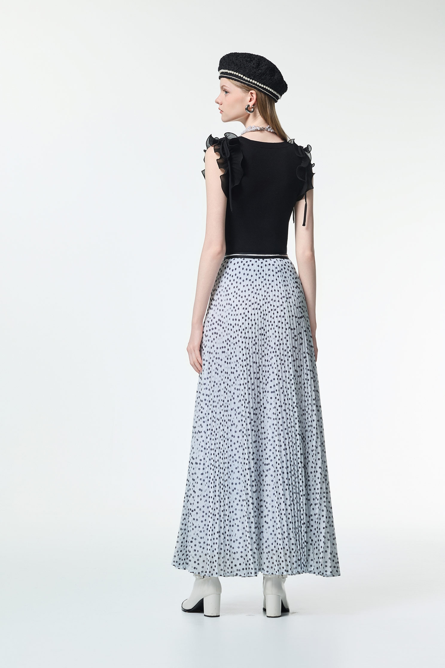 壓摺波浪荷葉背心針織壓摺波浪荷葉背心針織,一般背心,一般背心馬甲,上班OL穿搭,秋冬穿搭,約會特輯,背心,荷葉,輕奢度假,輕奢渡假,針織,針織背心,雪紡