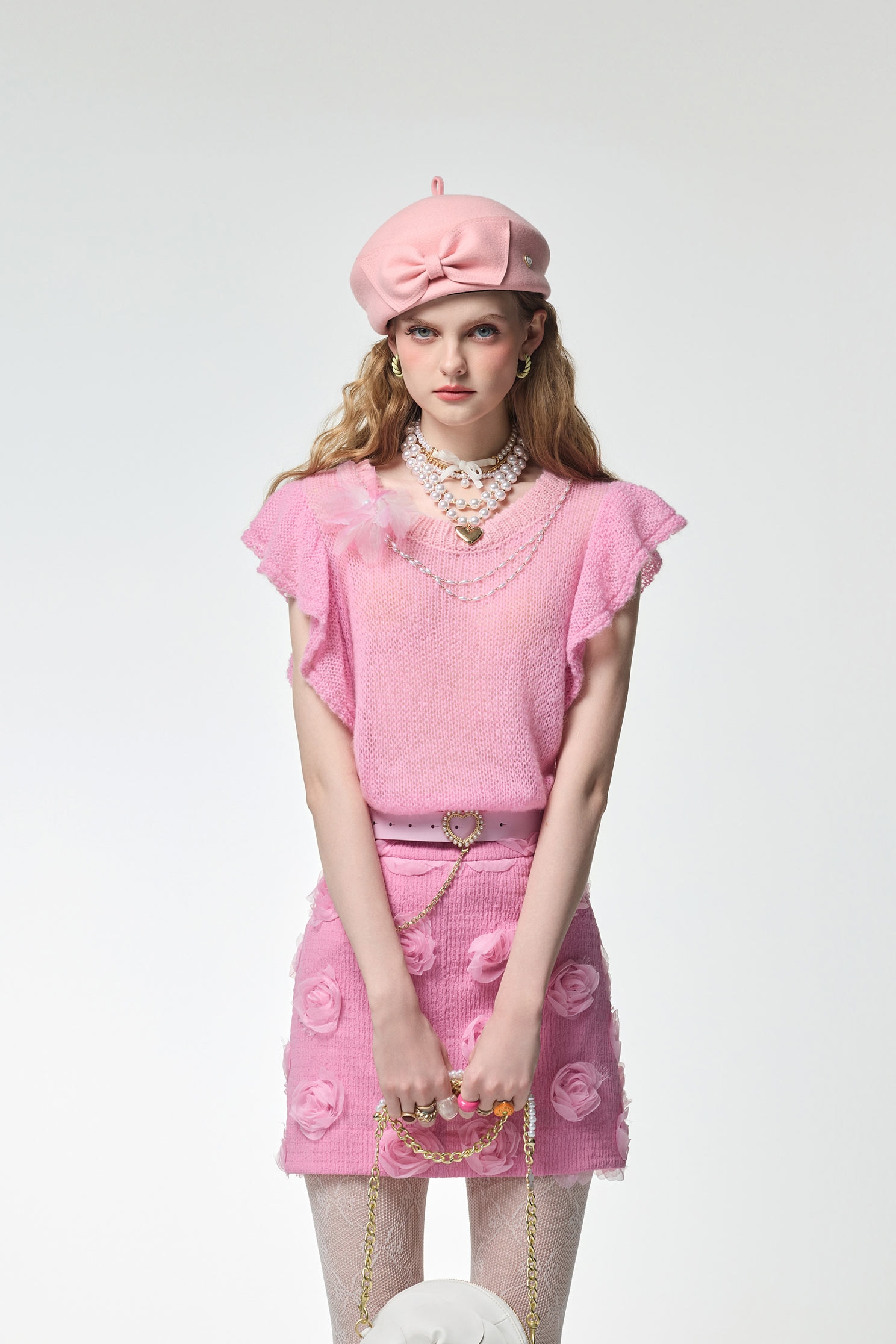 玫瑰石英粉荷葉袖針織上衣玫瑰石英粉荷葉袖針織上衣,一般背心,一般背心馬甲,上班OL穿搭,上衣,人氣商品,派對特輯,珍珠,秋冬穿搭,約會特輯,花花世界,荷葉,輕奢度假,輕奢渡假,針織,針織上衣,項鍊