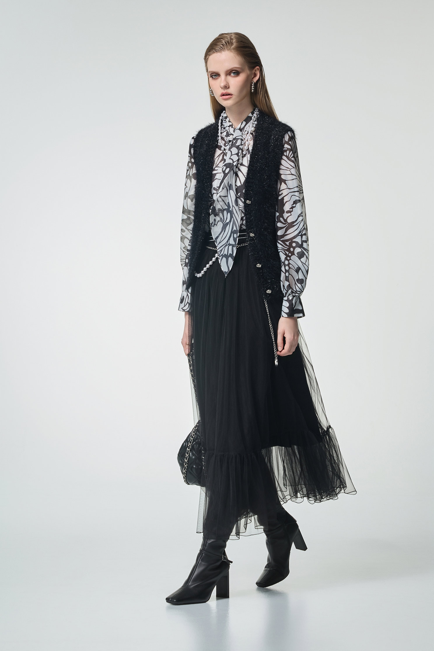 亮黑蔥紗Ｖ領針織背心亮黑蔥紗Ｖ領針織背心,V領背心,一般背心,一般背心馬甲,上班OL穿搭,秋冬穿搭,約會特輯,背心,針織,針織背心