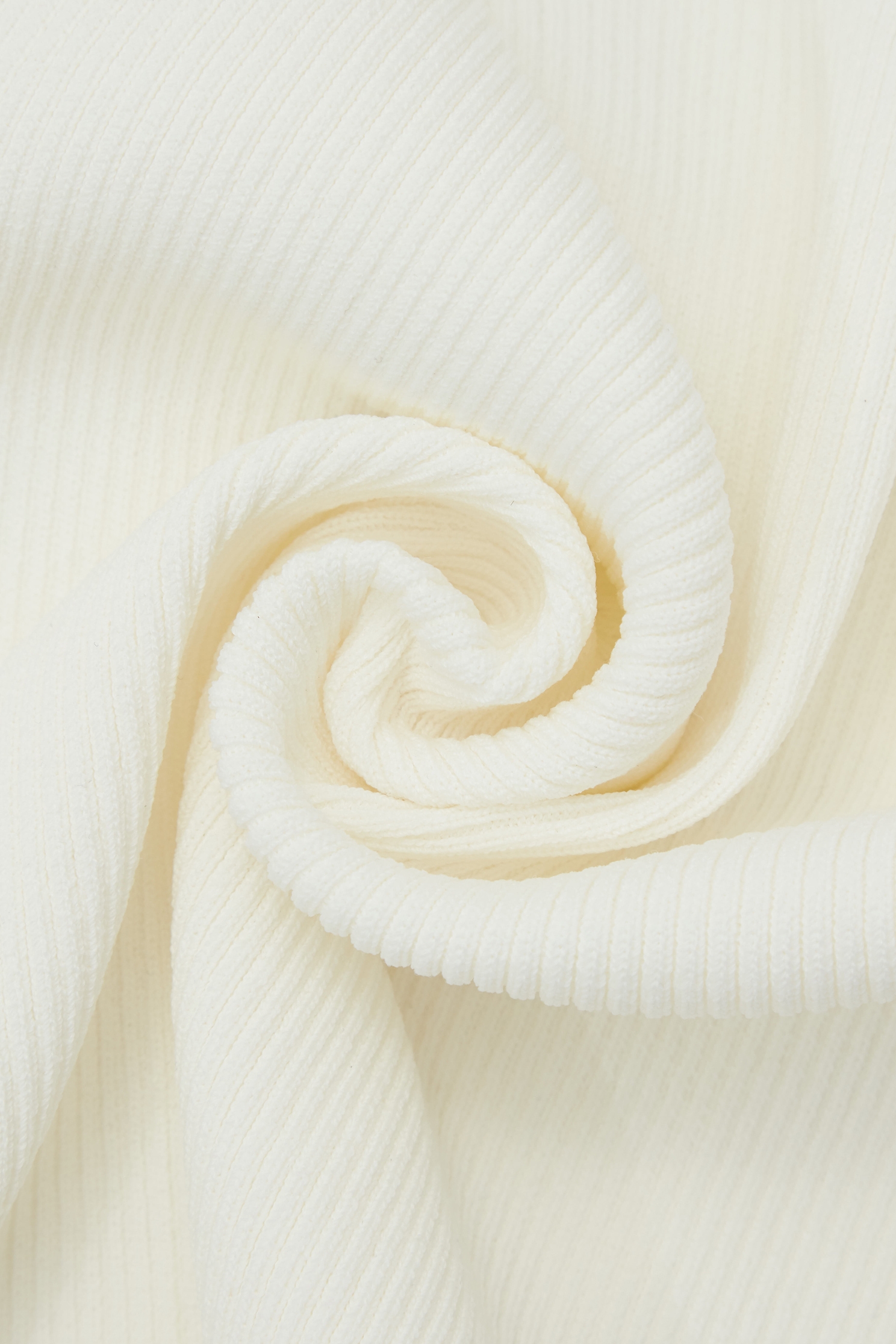 綴刺繡線蝴蝶結背心綴刺繡線蝴蝶結背心,一般背心,一般背心馬甲,刺繡,春夏穿搭,白色背心,背心,蝴蝶結,針織,針織背心