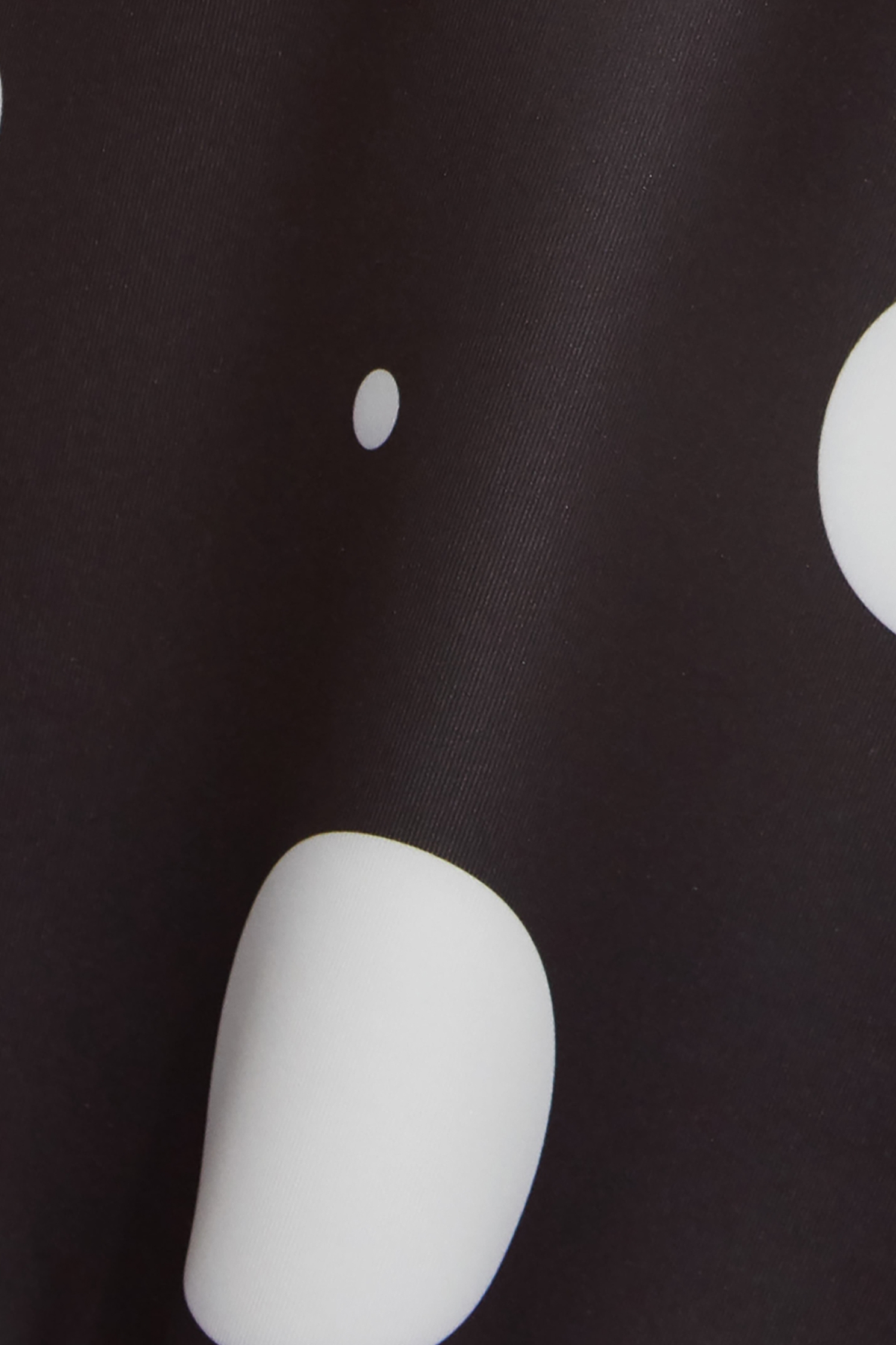 經典波爾卡點點上衣經典波爾卡點點上衣,INFINITE 黑白系列,V領上衣,一般背心,一般背心馬甲,上衣,春夏穿搭,時髦成套搭配,波點,蝴蝶結