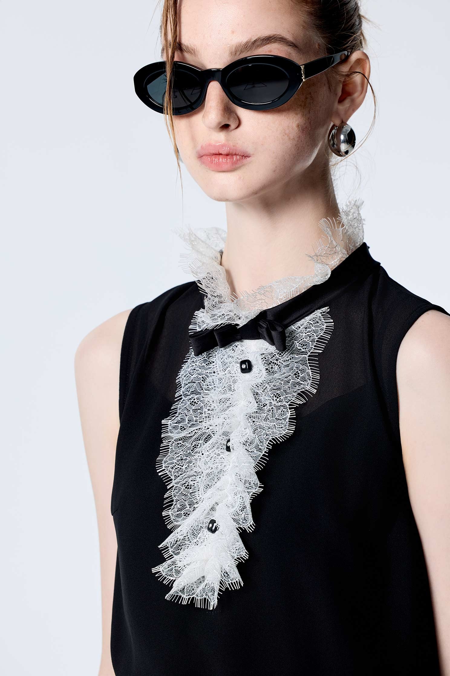 黑白拼接睫毛蕾絲雪紡背心黑白拼接睫毛蕾絲雪紡背心,一般背心,一般背心馬甲,人氣商品,春夏穿搭,白色背心,背心,蕾絲,蕾絲上衣,蕾絲背心,蝴蝶結,雪紡