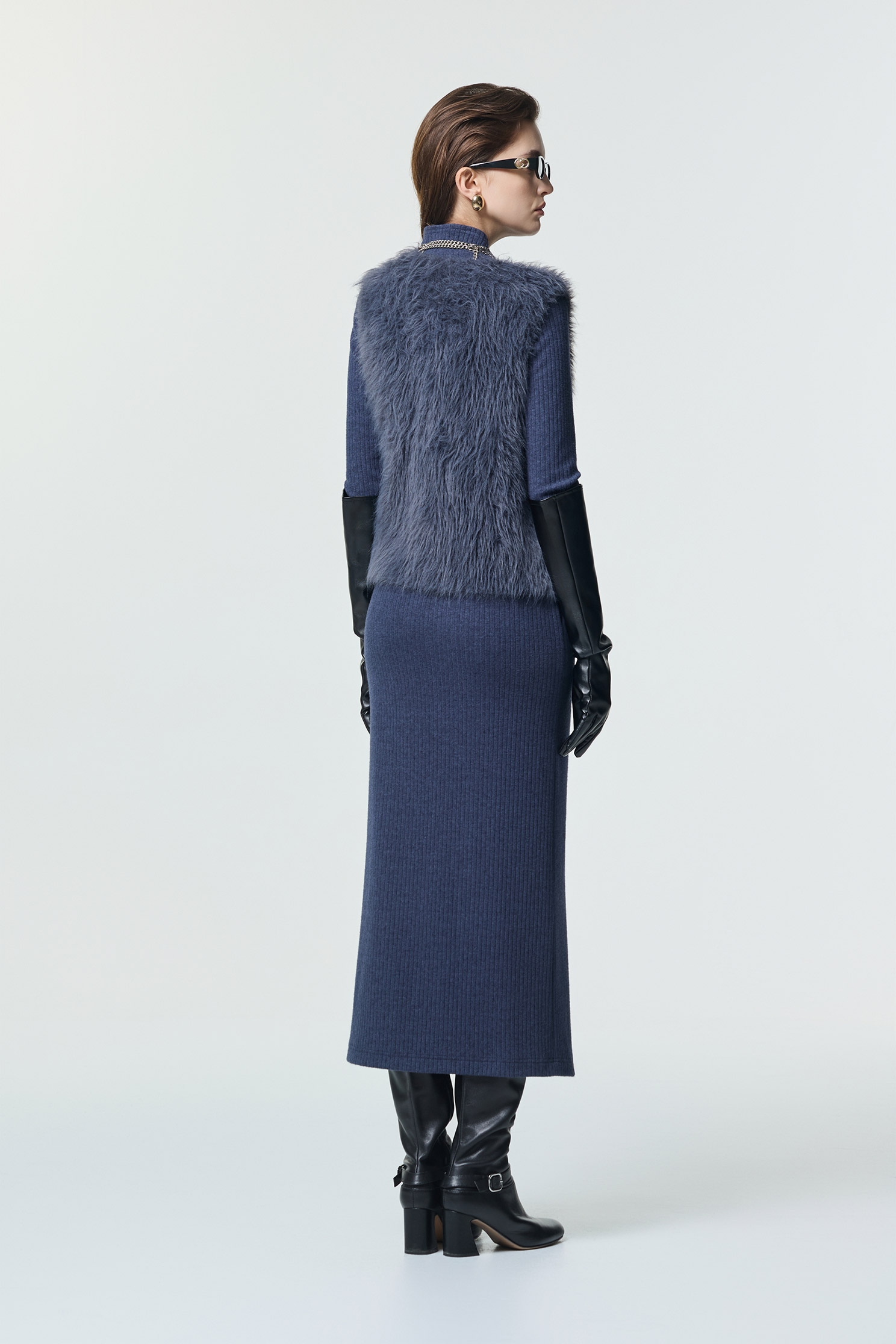 復古藍仿水貂毛針織背心復古藍仿水貂毛針織背心,V領背心,一般背心,一般背心馬甲,上班OL穿搭,外套,派對特輯,無袖背心,秋冬穿搭,約會特輯,背心,針織,針織外套,針織背心