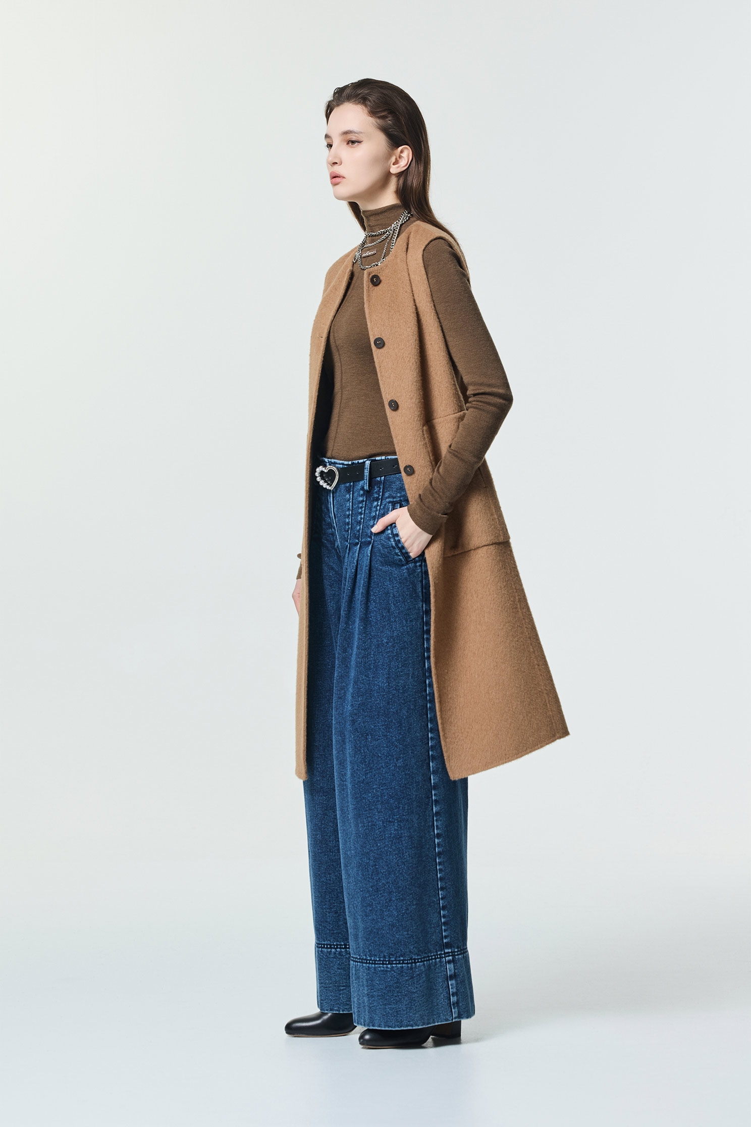 雌鹿色駝絨背心式長版大衣雌鹿色駝絨背心式長版大衣,一般背心,一般背心馬甲,上班OL穿搭,人氣商品,春夏穿搭,無袖背心,背心,長大衣