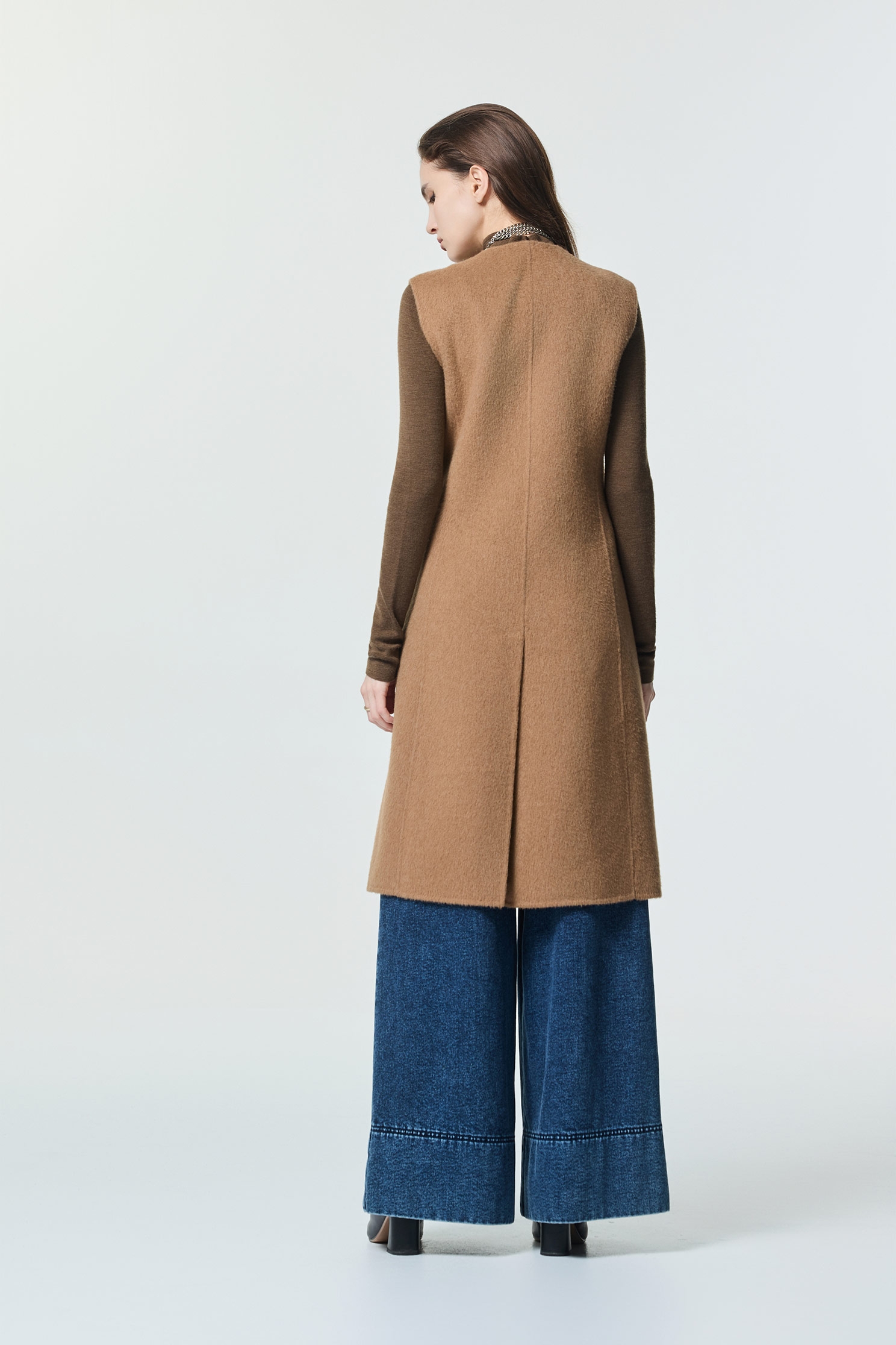 雌鹿色駝絨背心式長版大衣雌鹿色駝絨背心式長版大衣,一般背心,一般背心馬甲,上班OL穿搭,人氣商品,春夏穿搭,無袖背心,背心,長大衣