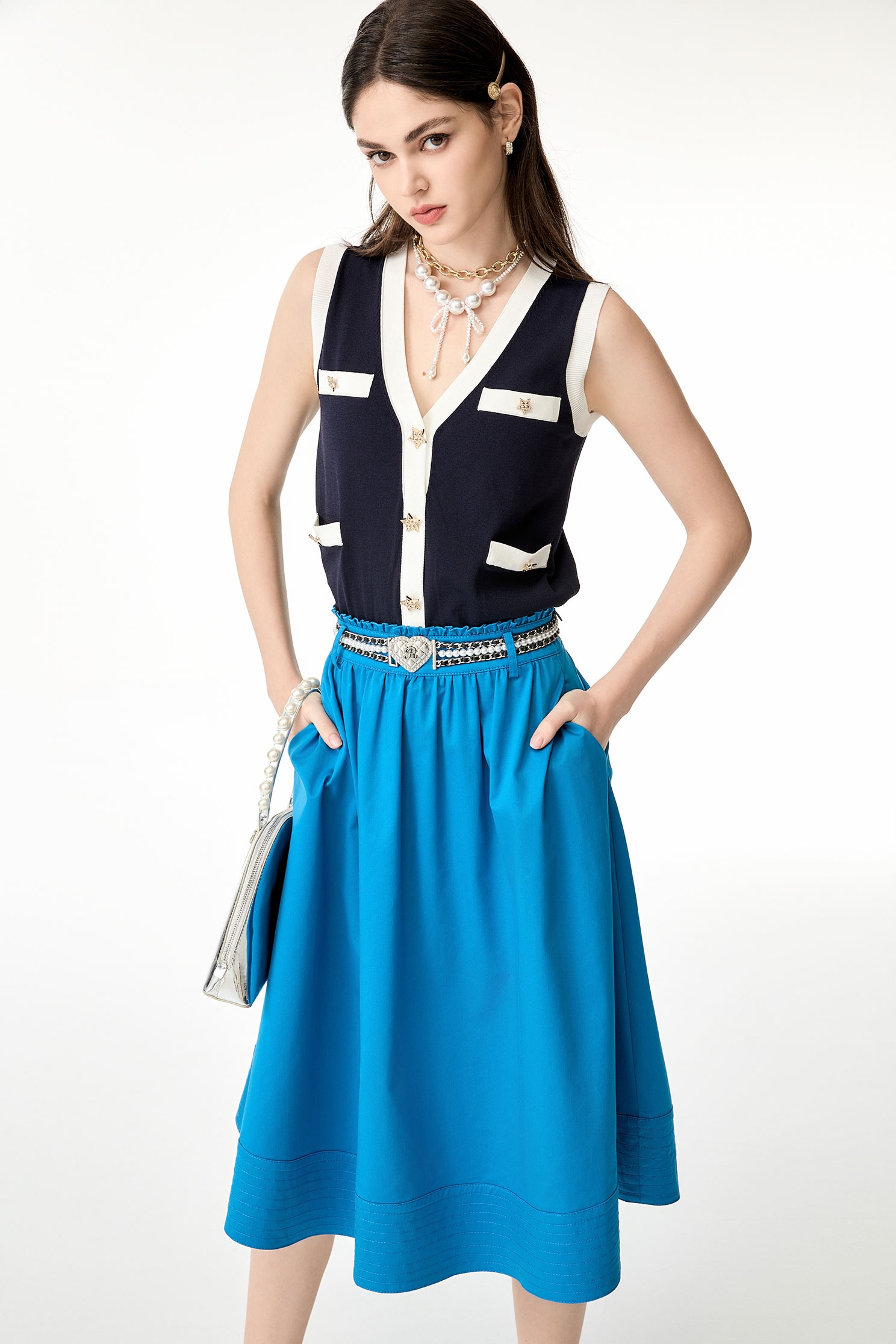 小香風暮色藍針織背心小香風暮色藍針織背心,V領上衣,V領背心,一般背心,一般背心馬甲,上衣,小香風,春夏穿搭,無袖背心,背心,針織,針織背心