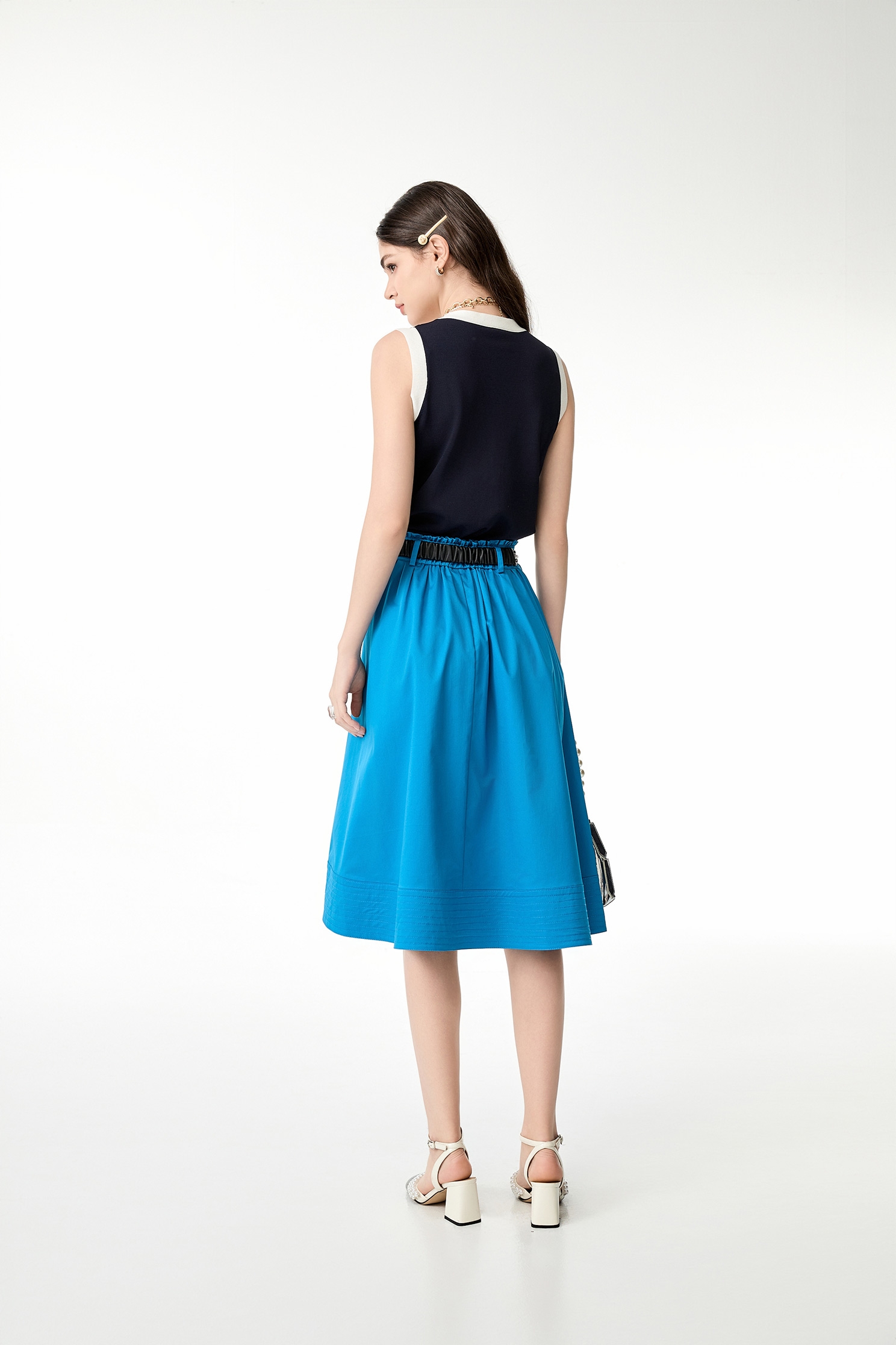 小香風暮色藍針織背心小香風暮色藍針織背心,V領上衣,V領背心,一般背心,一般背心馬甲,上衣,小香風,春夏穿搭,無袖背心,背心,針織,針織背心