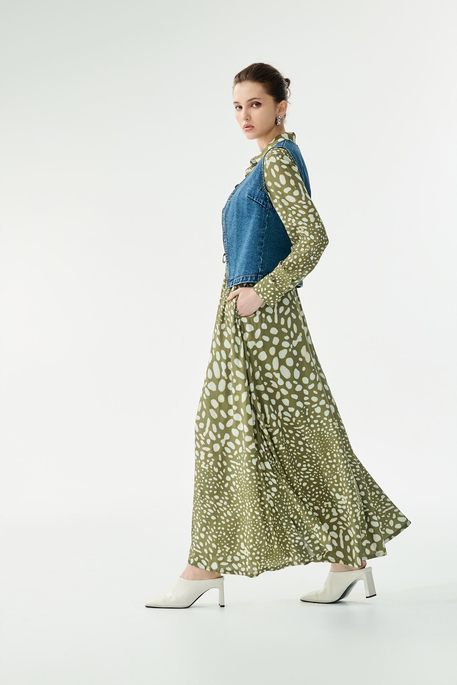 個性造型身片牛仔背心個性造型身片牛仔背心,V領背心,一般背心,一般背心馬甲,丹寧,外套,春夏穿搭,無袖背心,牛仔,牛仔外套,約會特輯,背心