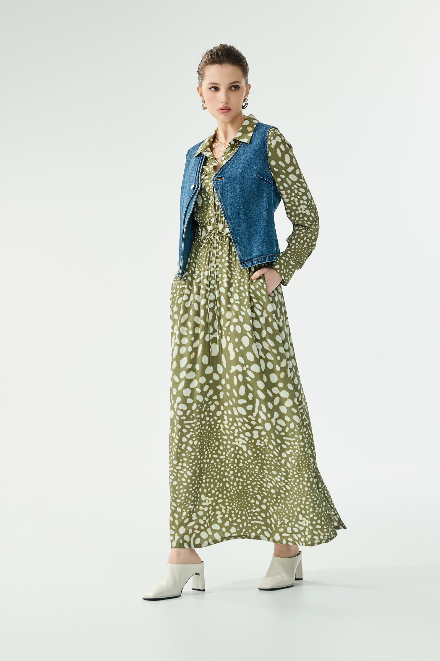 個性造型身片牛仔背心個性造型身片牛仔背心,V領背心,一般背心,一般背心馬甲,丹寧,外套,春夏穿搭,無袖背心,牛仔,牛仔外套,約會特輯,背心