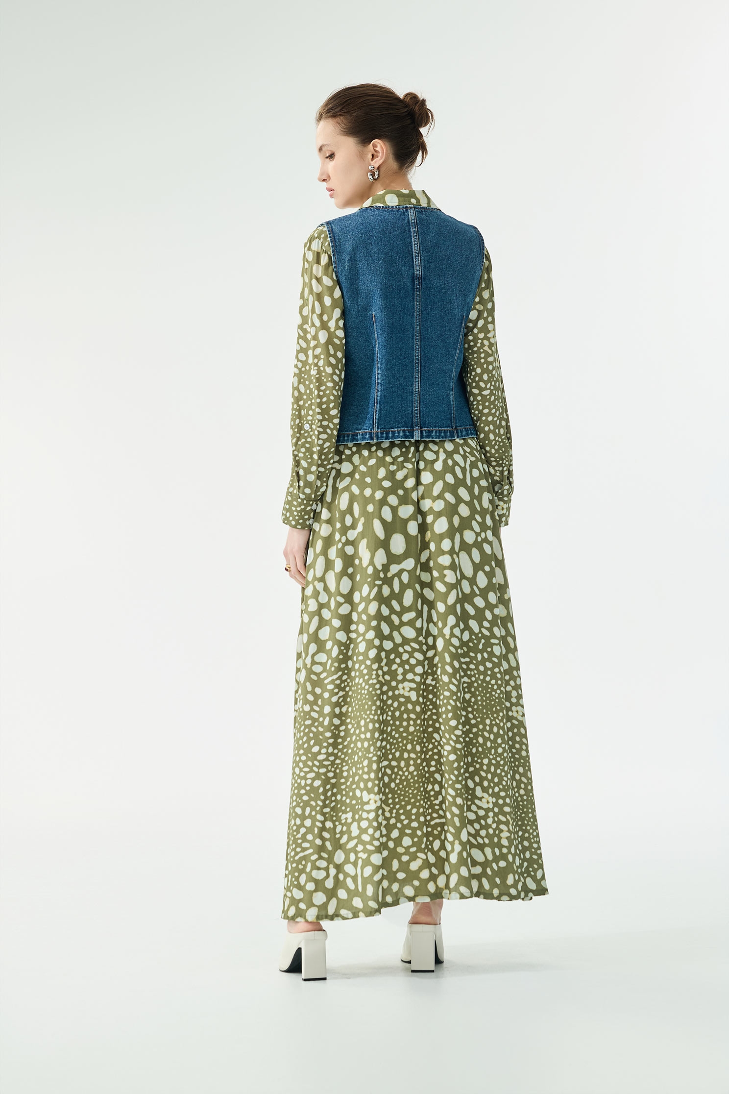 個性造型身片牛仔背心個性造型身片牛仔背心,V領背心,一般背心,一般背心馬甲,丹寧,外套,春夏穿搭,無袖背心,牛仔,牛仔外套,約會特輯,背心