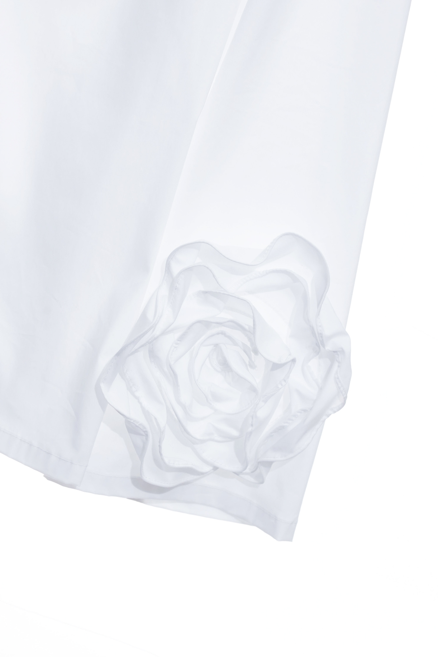 立體玫瑰繞花喇叭袖襯衫立體玫瑰繞花喇叭袖襯衫,上衣,春夏穿搭,白色上衣,襯衫