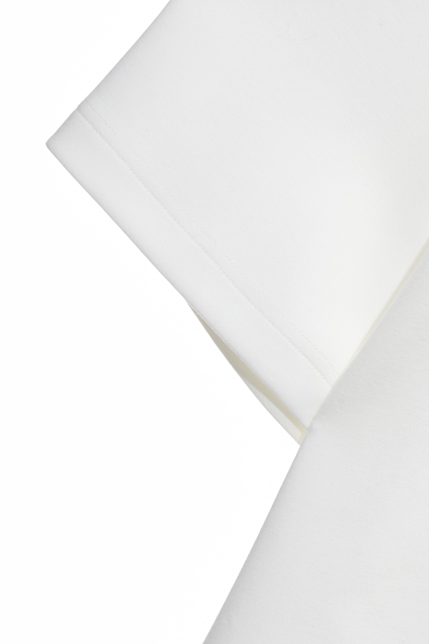 花卉貼布刺繡Ｔ恤上衣花卉貼布刺繡Ｔ恤上衣,上衣,刺繡,春夏穿搭,白色上衣