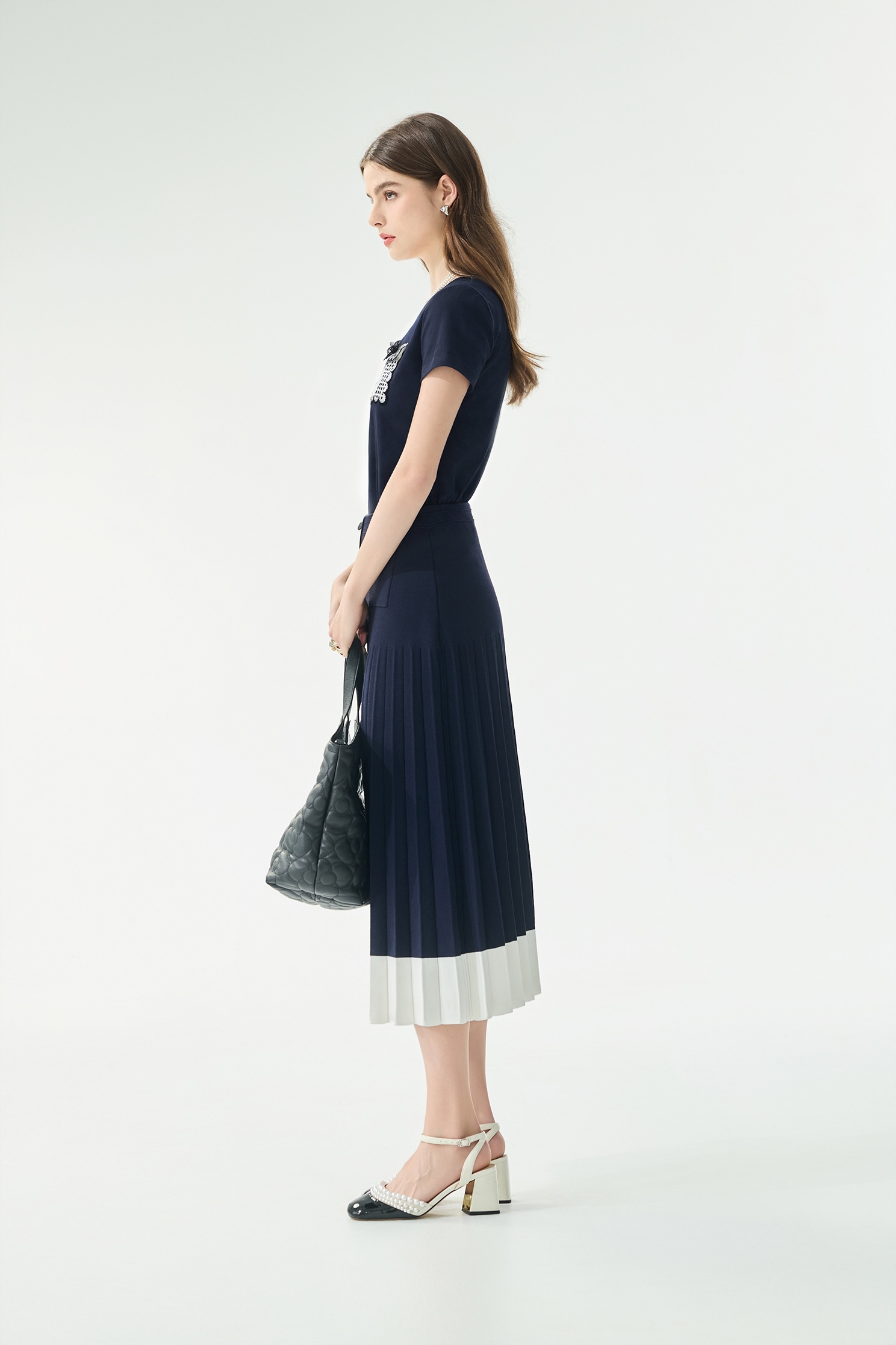 配色花瓣邊口袋Ｔ恤上衣配色花瓣邊口袋Ｔ恤上衣,上衣,春夏穿搭,白色上衣,純棉,蕾絲