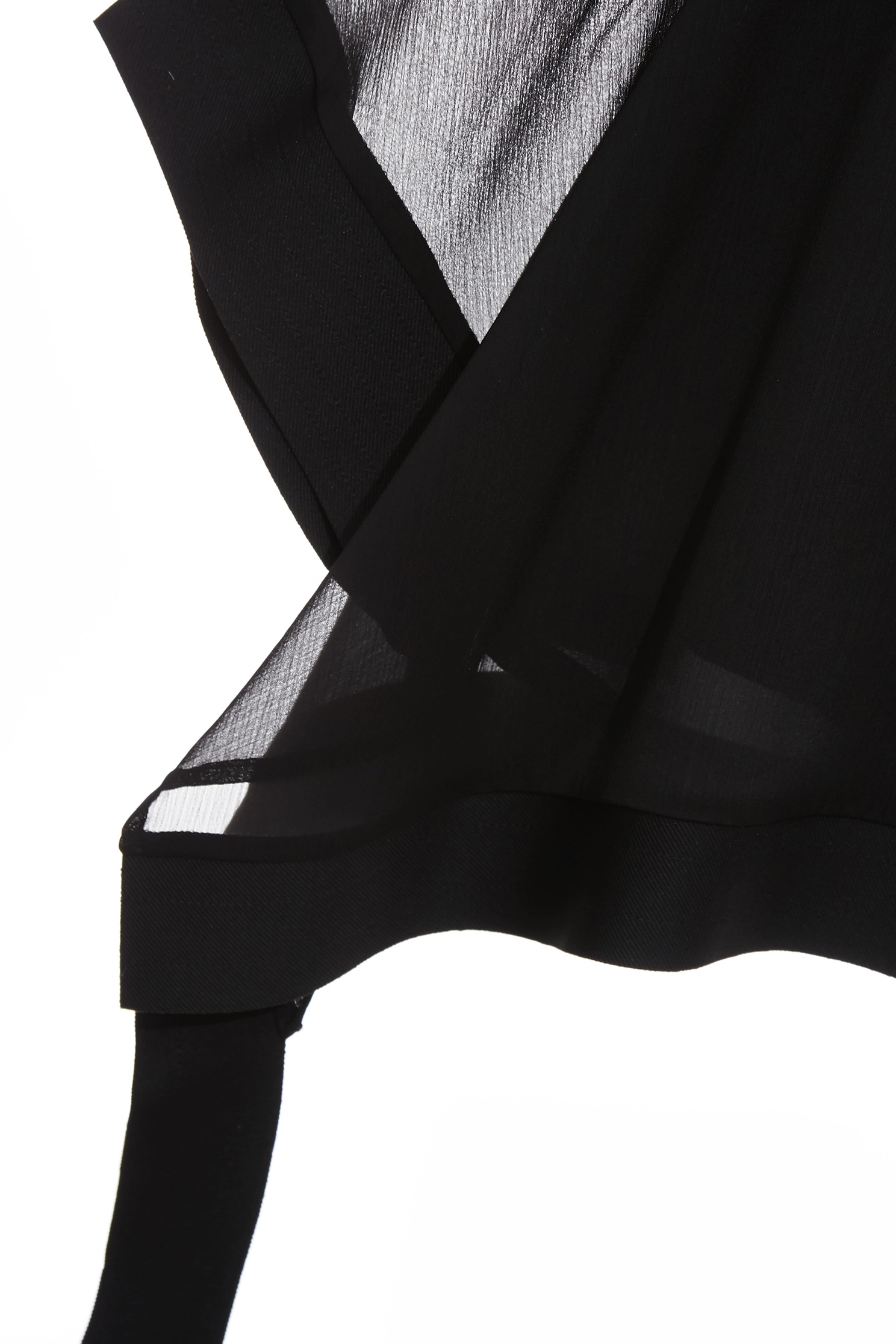 極致黑廓型雪紡上衣極致黑廓型雪紡上衣,上衣,內搭上衣,春夏穿搭,針織,雪紡,黑色上衣