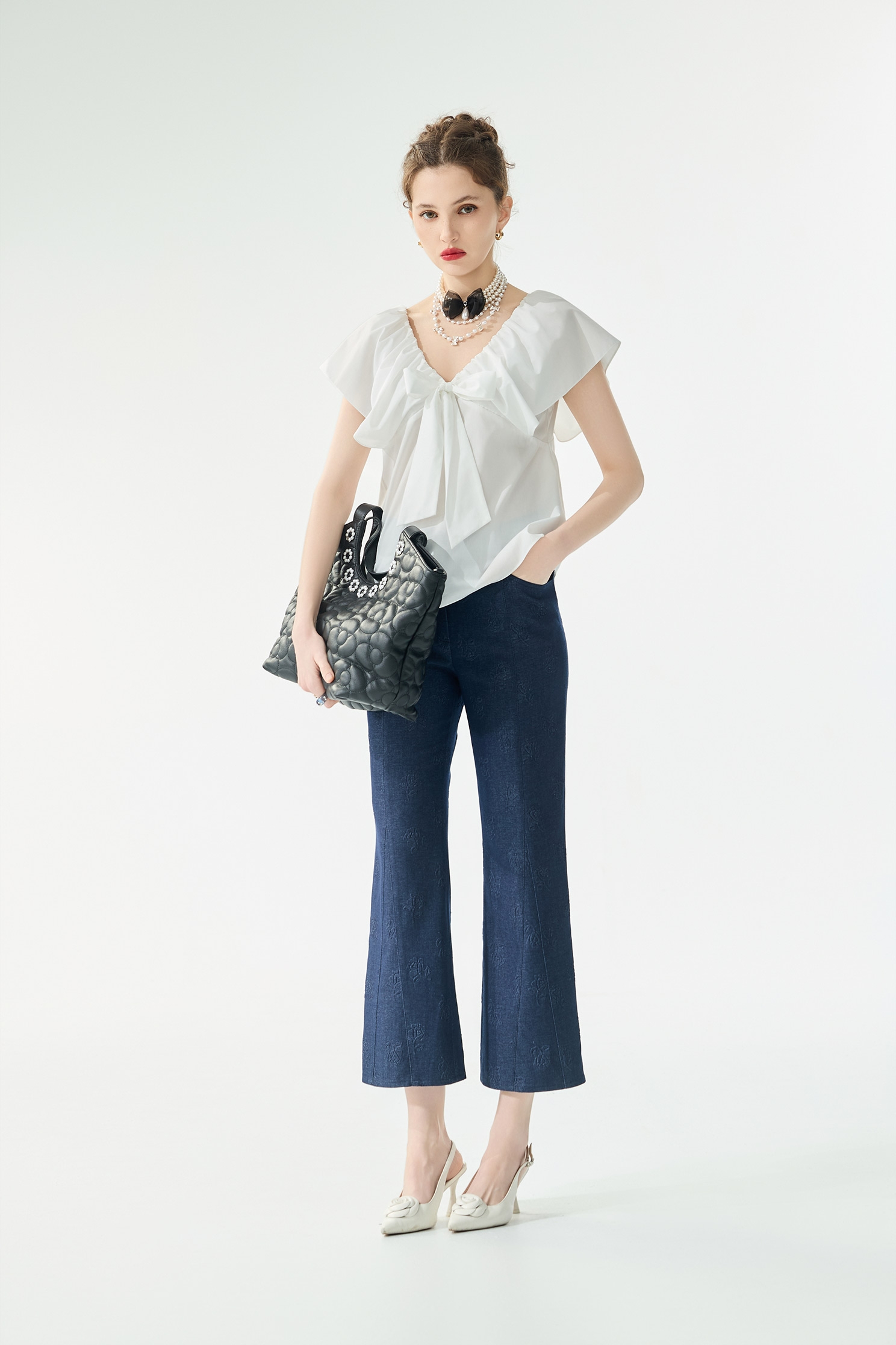 光學白抽皺領片上衣光學白抽皺領片上衣,一般背心,一般背心馬甲,上衣,春夏穿搭,白色上衣,背心,蝴蝶結