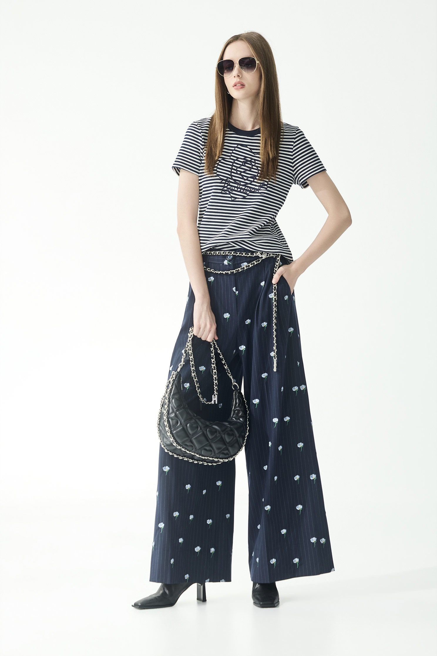 玫瑰花刺繡單品Ｔ恤上衣玫瑰花刺繡單品Ｔ恤上衣,上衣,刺繡,春夏穿搭,條紋,純棉