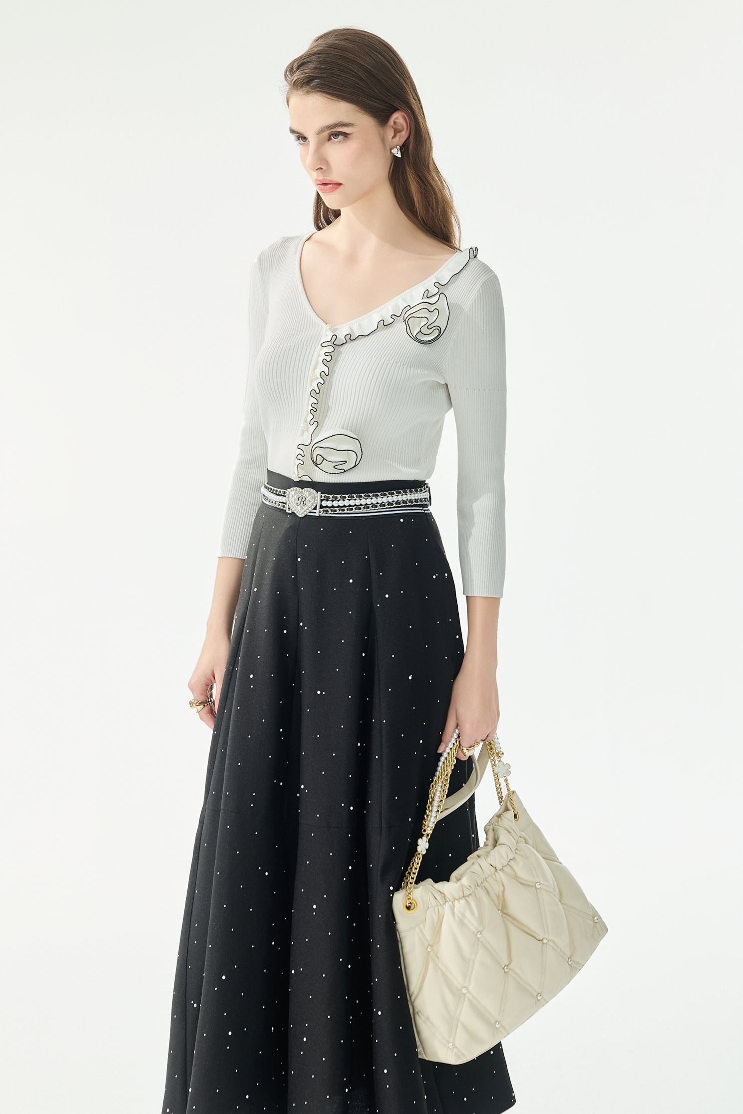 V領繞花坑條針織單品V領繞花坑條針織單品,上衣,春夏穿搭,白色上衣,荷葉,針織,針織衫