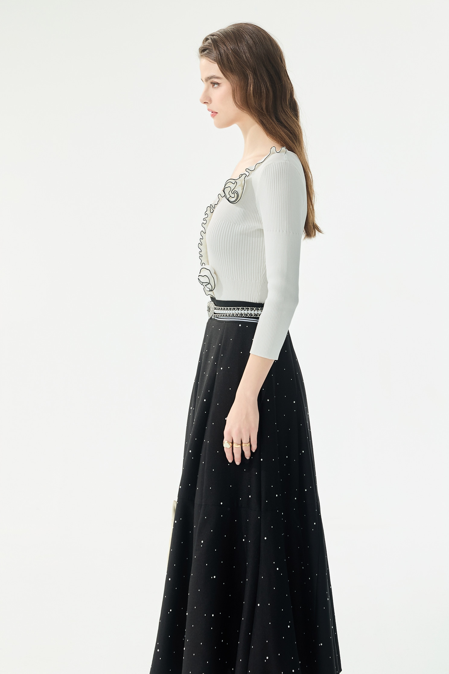 V領繞花坑條針織單品V領繞花坑條針織單品,上衣,春夏穿搭,白色上衣,荷葉,針織,針織衫