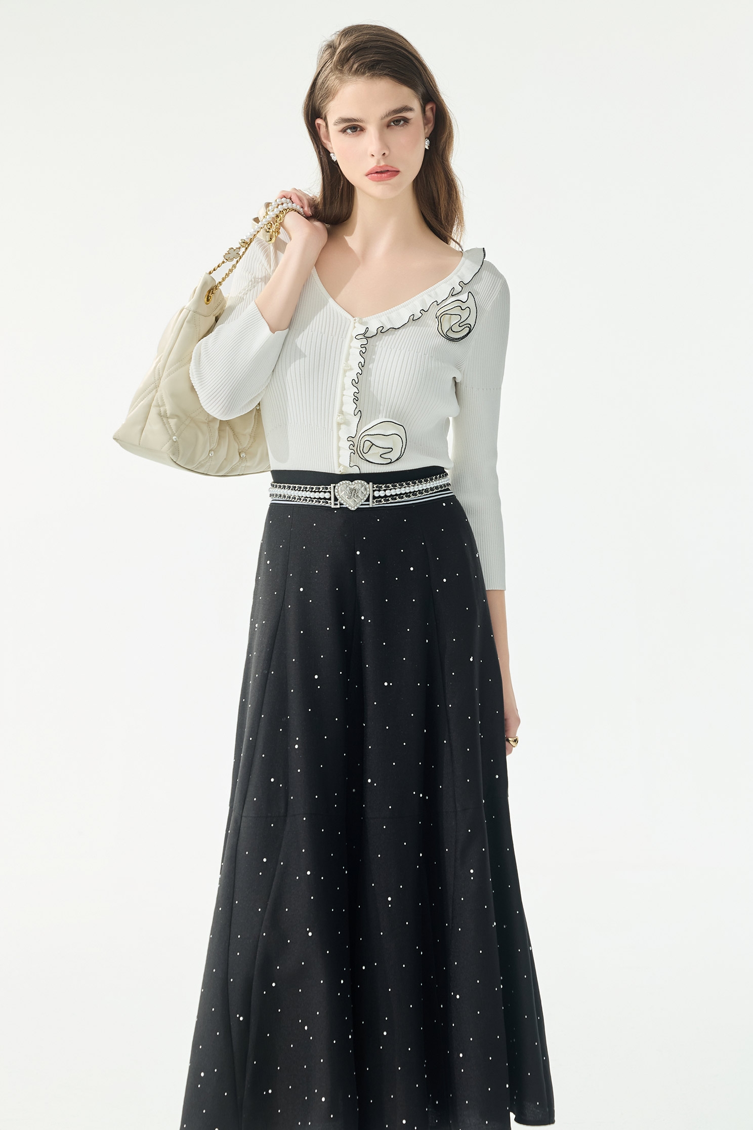 V領繞花坑條針織單品V領繞花坑條針織單品,上衣,春夏穿搭,白色上衣,荷葉,針織,針織衫