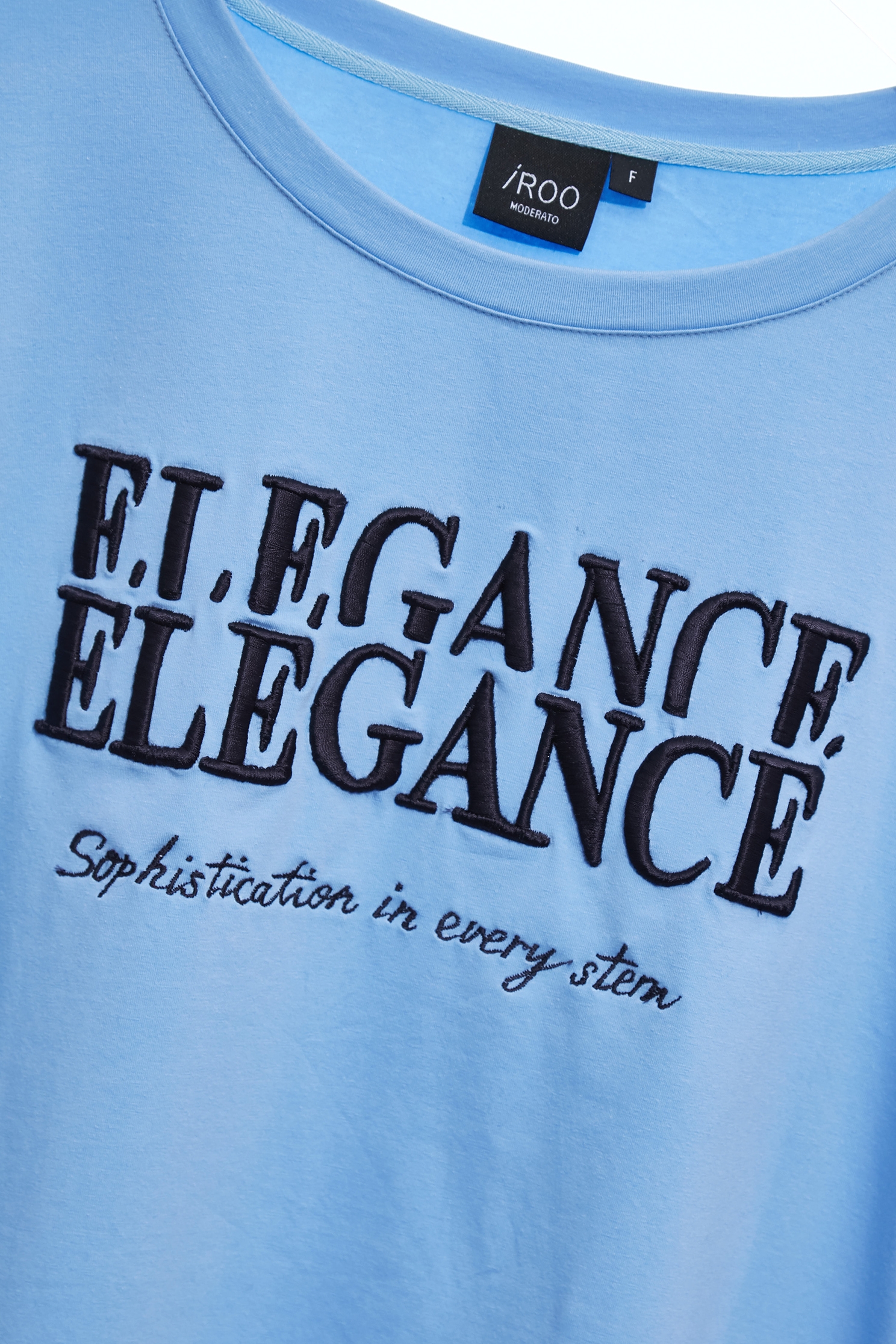 優雅單字疊影刺繡Ｔ恤上衣優雅單字疊影刺繡Ｔ恤上衣,上衣,刺繡,春夏穿搭