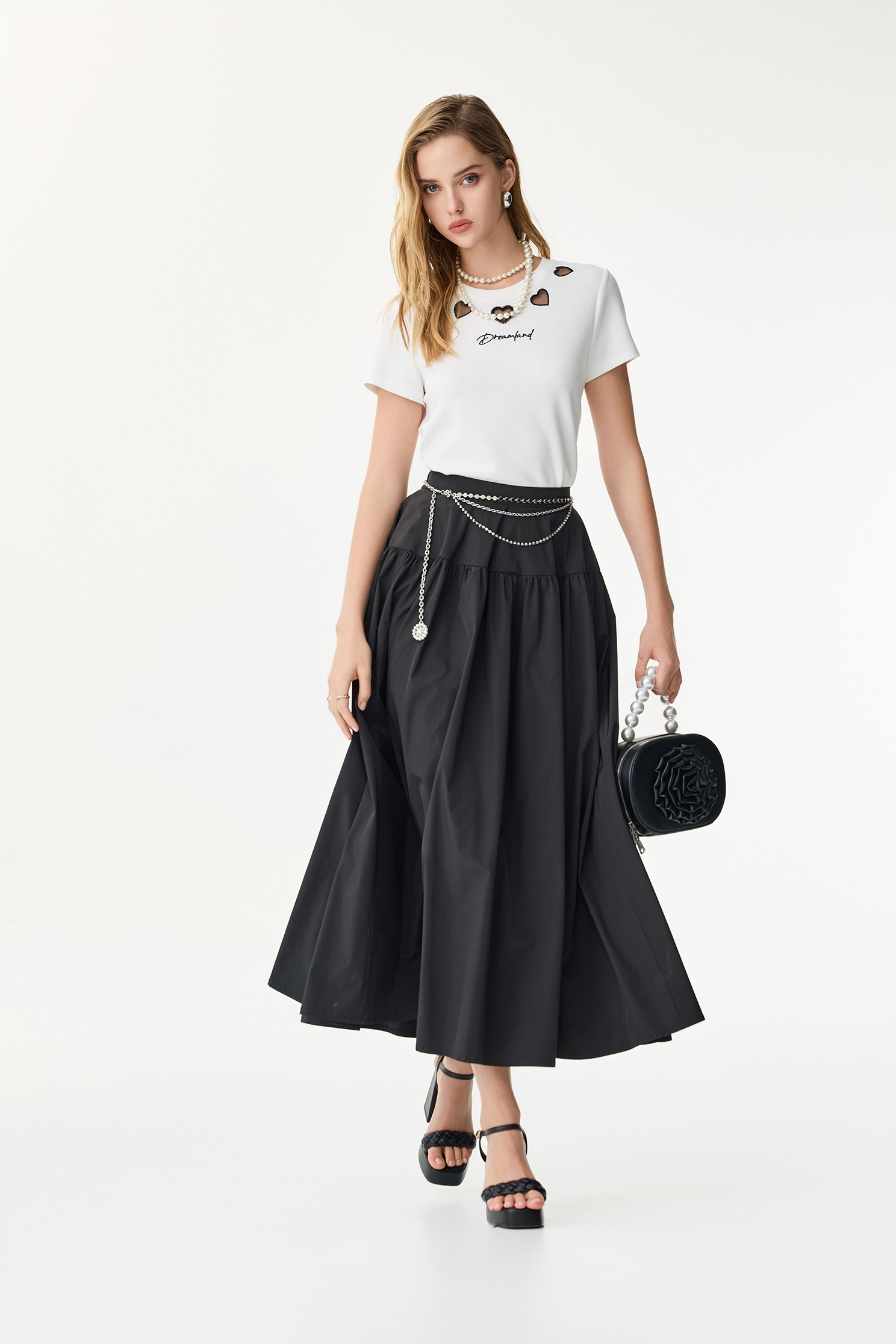 簍空愛心繡花上衣簍空愛心繡花上衣,上衣,人氣商品,刺繡上衣,春夏穿搭,約會特輯,繡花