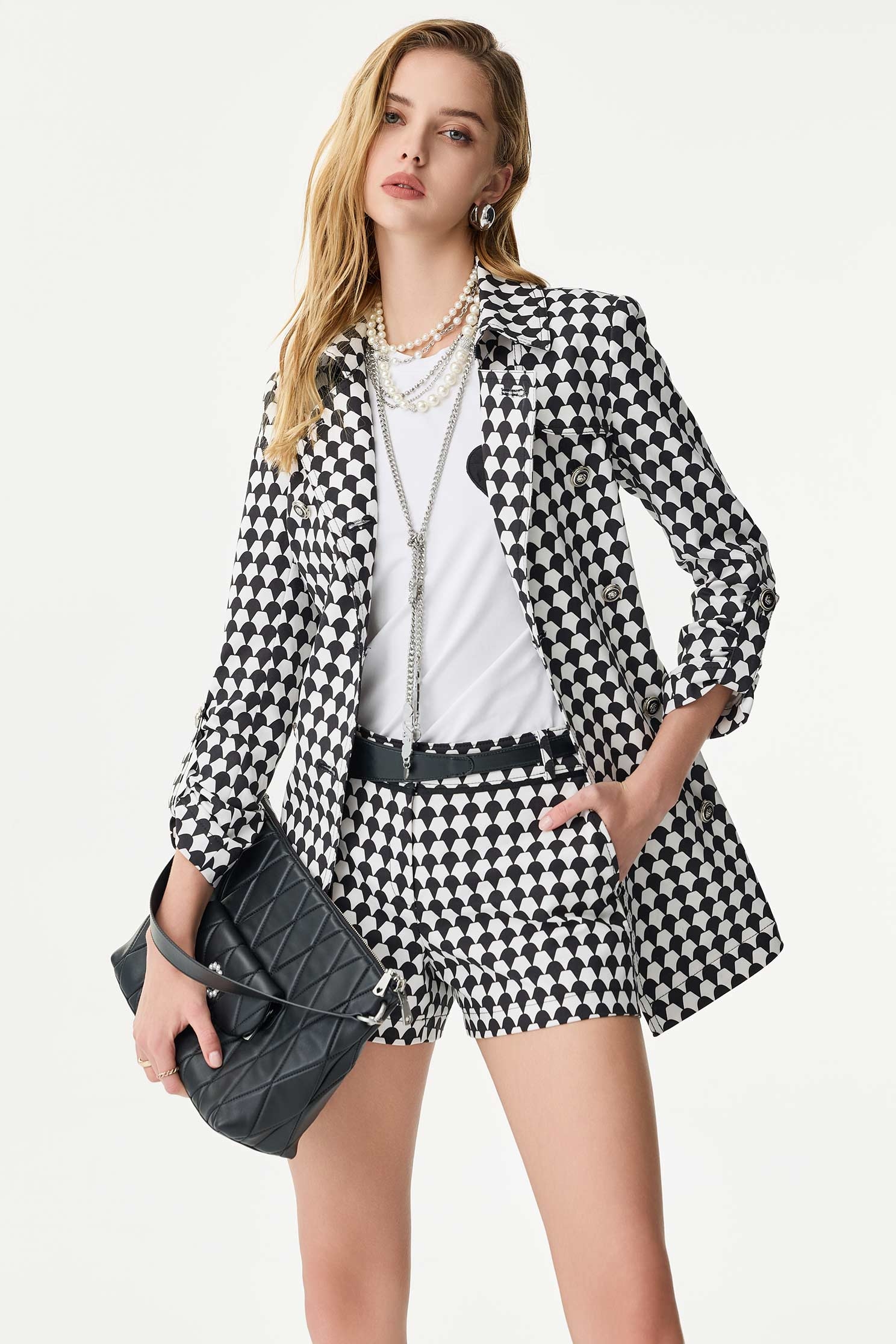 手折愛心繡花T手折愛心繡花T,上衣,春夏穿搭,約會特輯,繡花