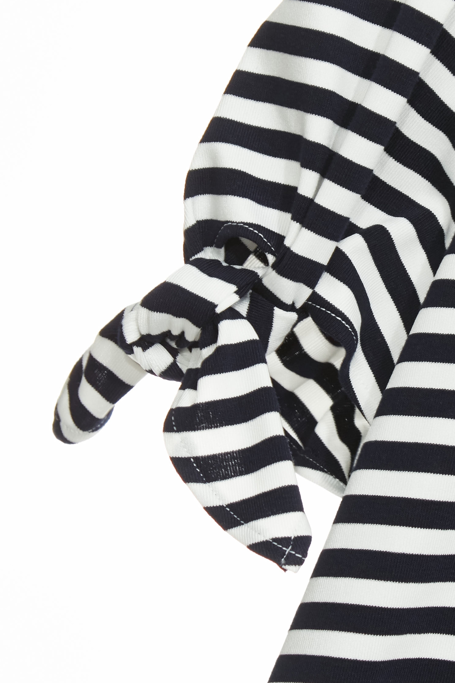 銀蔥字母印花上衣銀蔥字母印花上衣,U領上衣,上衣,春夏穿搭,條紋,約會特輯