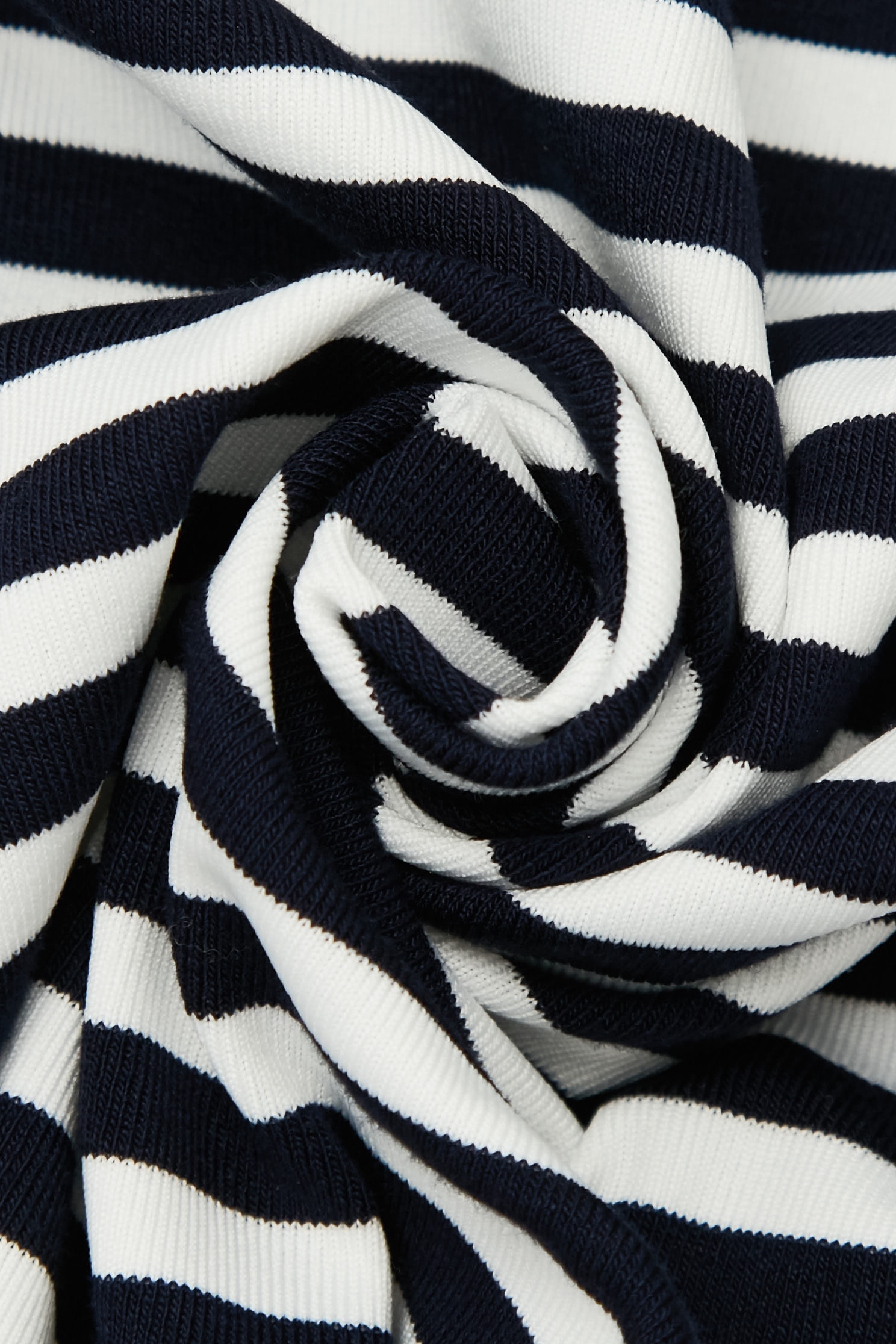 銀蔥字母印花上衣銀蔥字母印花上衣,U領上衣,上衣,春夏穿搭,條紋,約會特輯