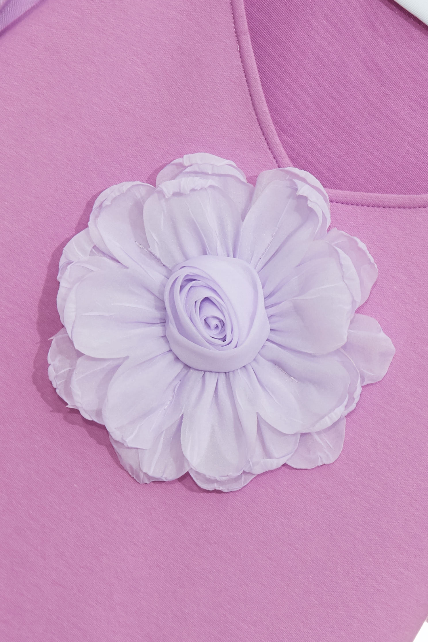 紫花西番蓮色偽T恤上衣紫花西番蓮色偽T恤上衣,T恤,V領上衣,上衣,春夏穿搭,約會特輯,花花世界