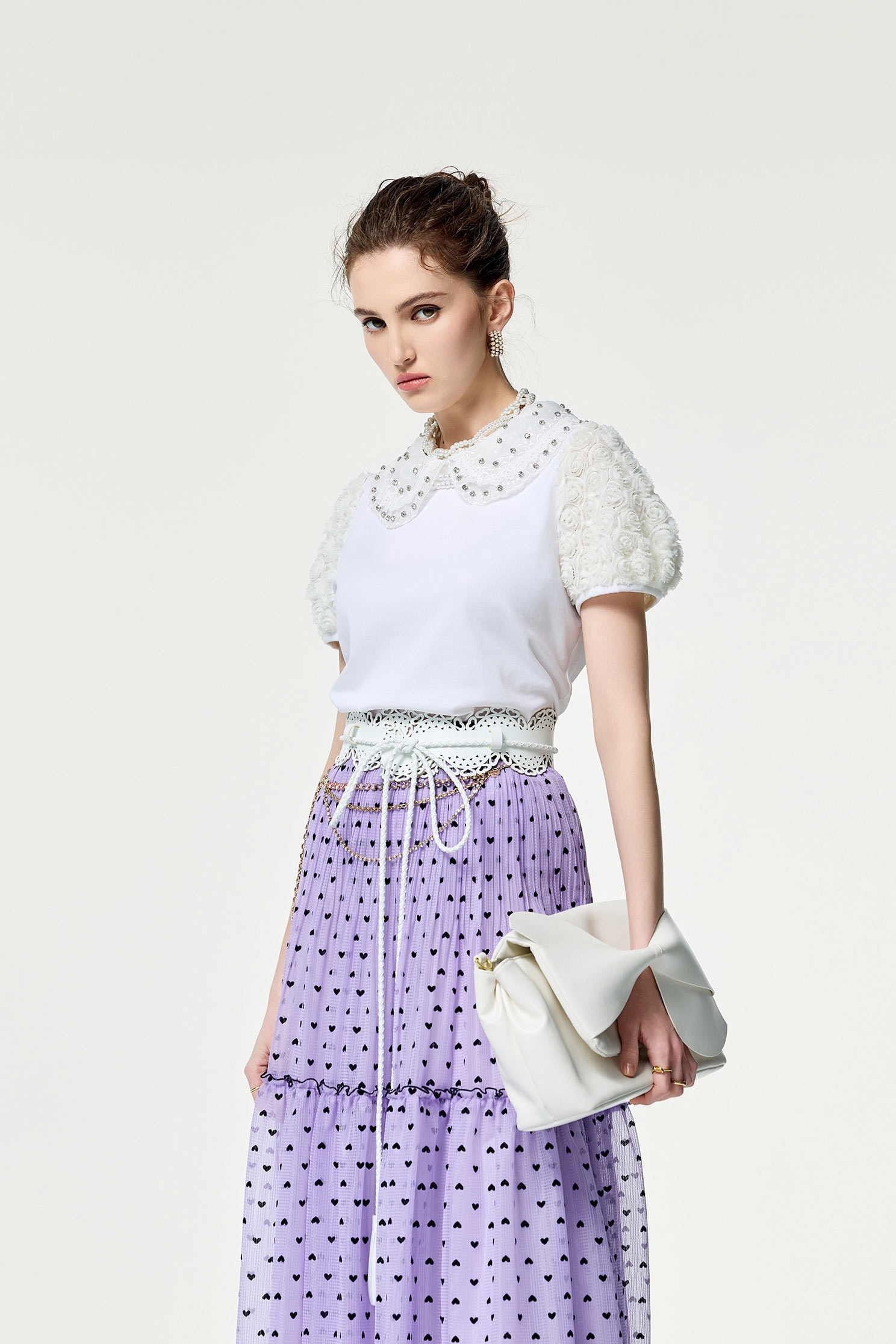 閃亮鑽飾領片T恤上衣閃亮鑽飾領片T恤上衣,T恤,上衣,刺繡,春夏穿搭,約會特輯,花花世界,蕾絲