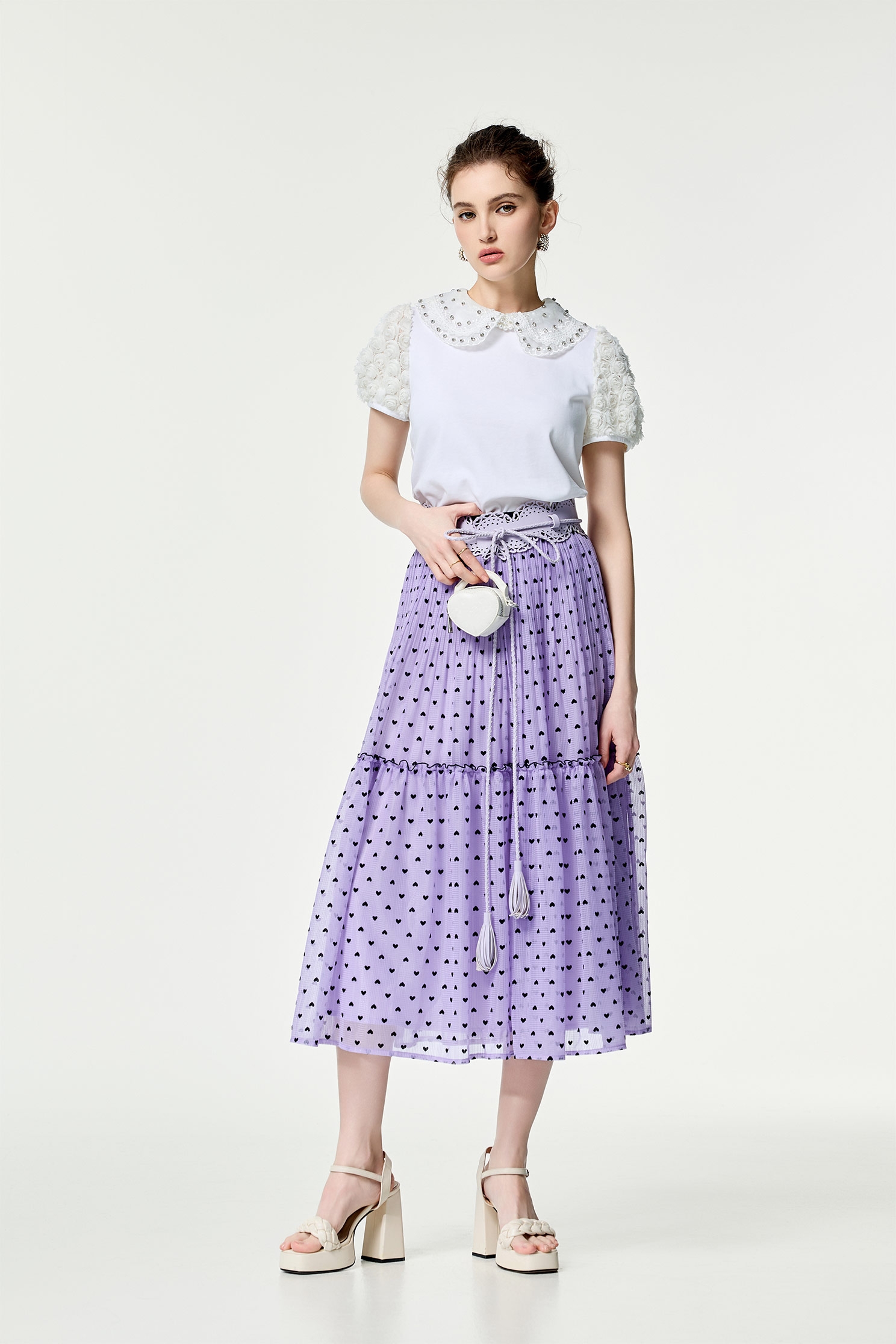 閃亮鑽飾領片T恤上衣閃亮鑽飾領片T恤上衣,T恤,上衣,刺繡,春夏穿搭,約會特輯,花花世界,蕾絲