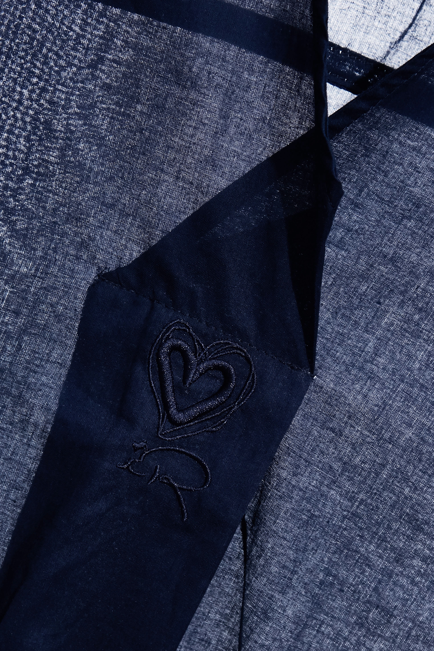 午夜藍棉七分袖上衣午夜藍棉七分袖上衣,七分袖上衣,上班OL穿搭,上衣,刺繡,春夏穿搭,襯衫