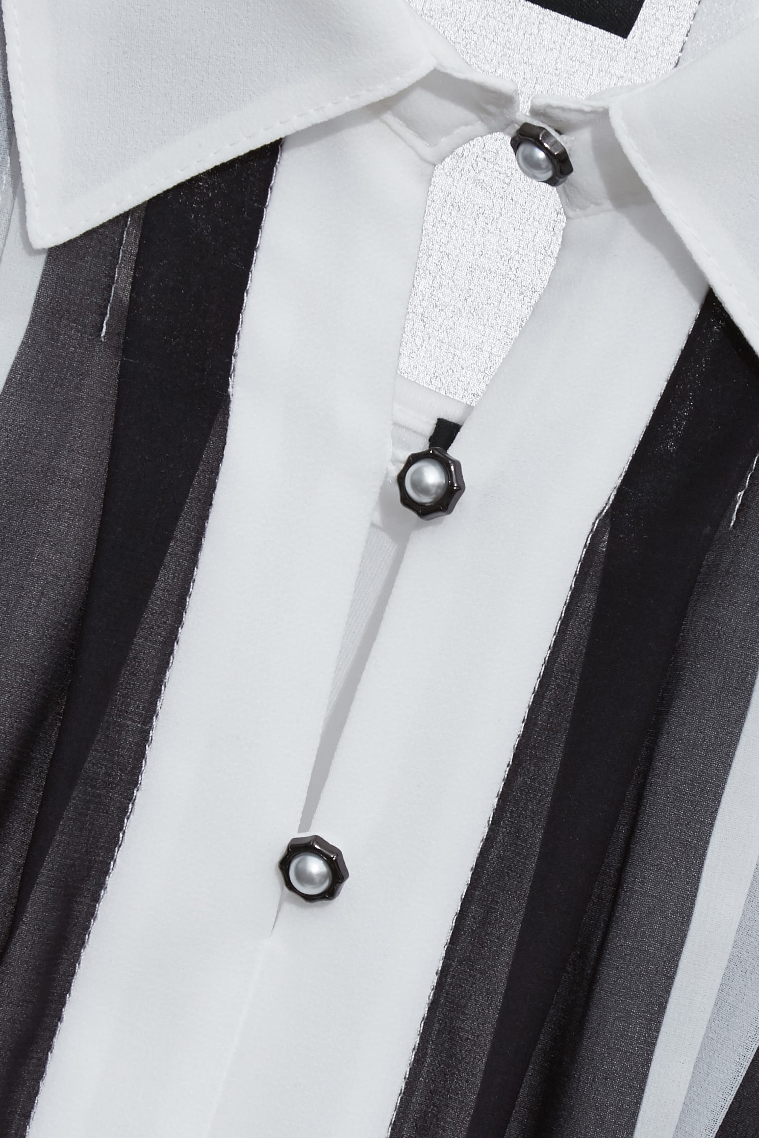 直條雪紡印花偽斗篷式單品直條雪紡印花偽斗篷式單品,一般背心,一般背心馬甲,上衣,內搭上衣,春夏穿搭,條紋,珍珠,白色背心,背心,雪紡