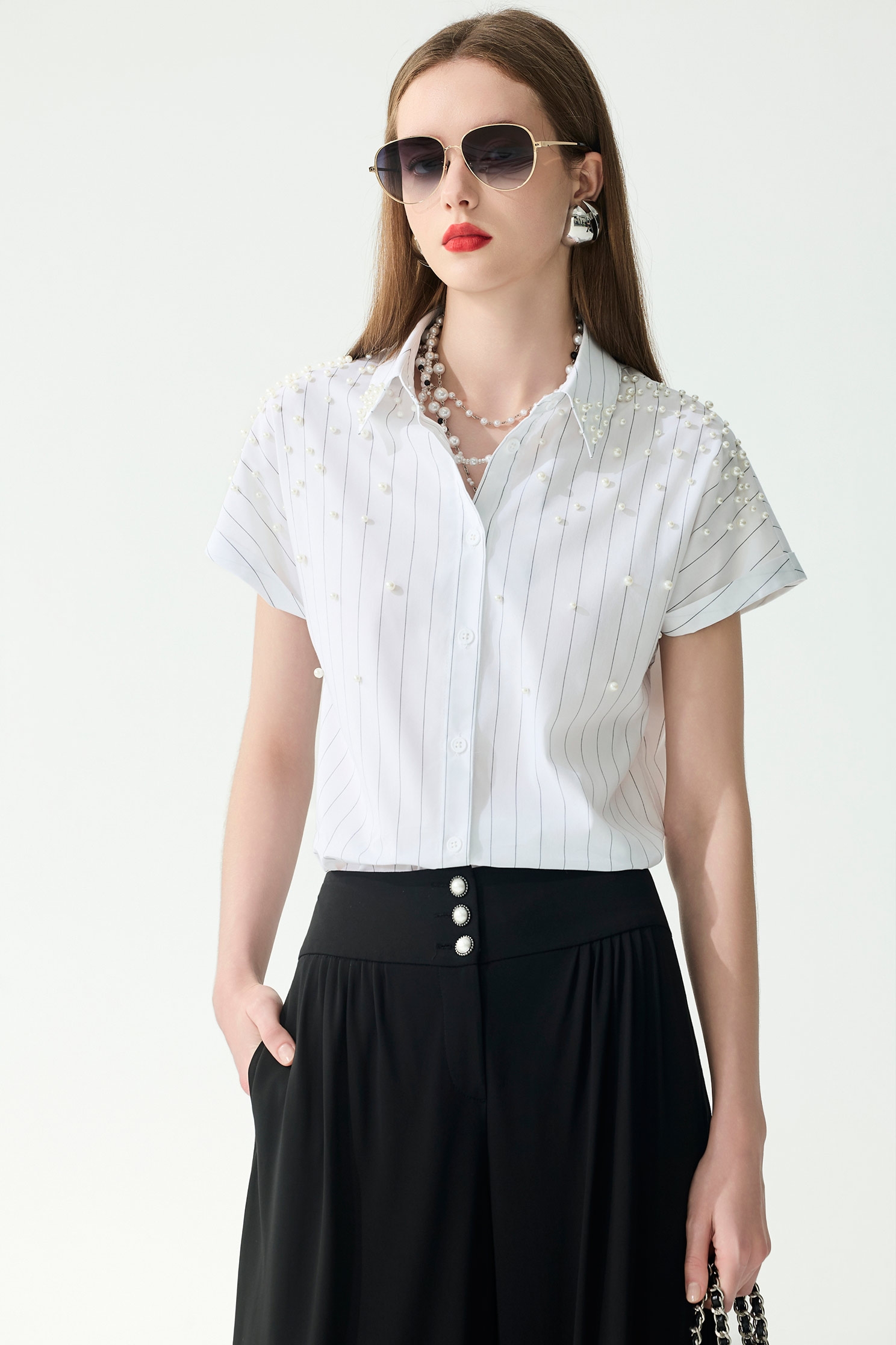 珍珠釘飾直條紋彈性襯衫珍珠釘飾直條紋彈性襯衫,上衣,春夏穿搭,條紋,珍珠