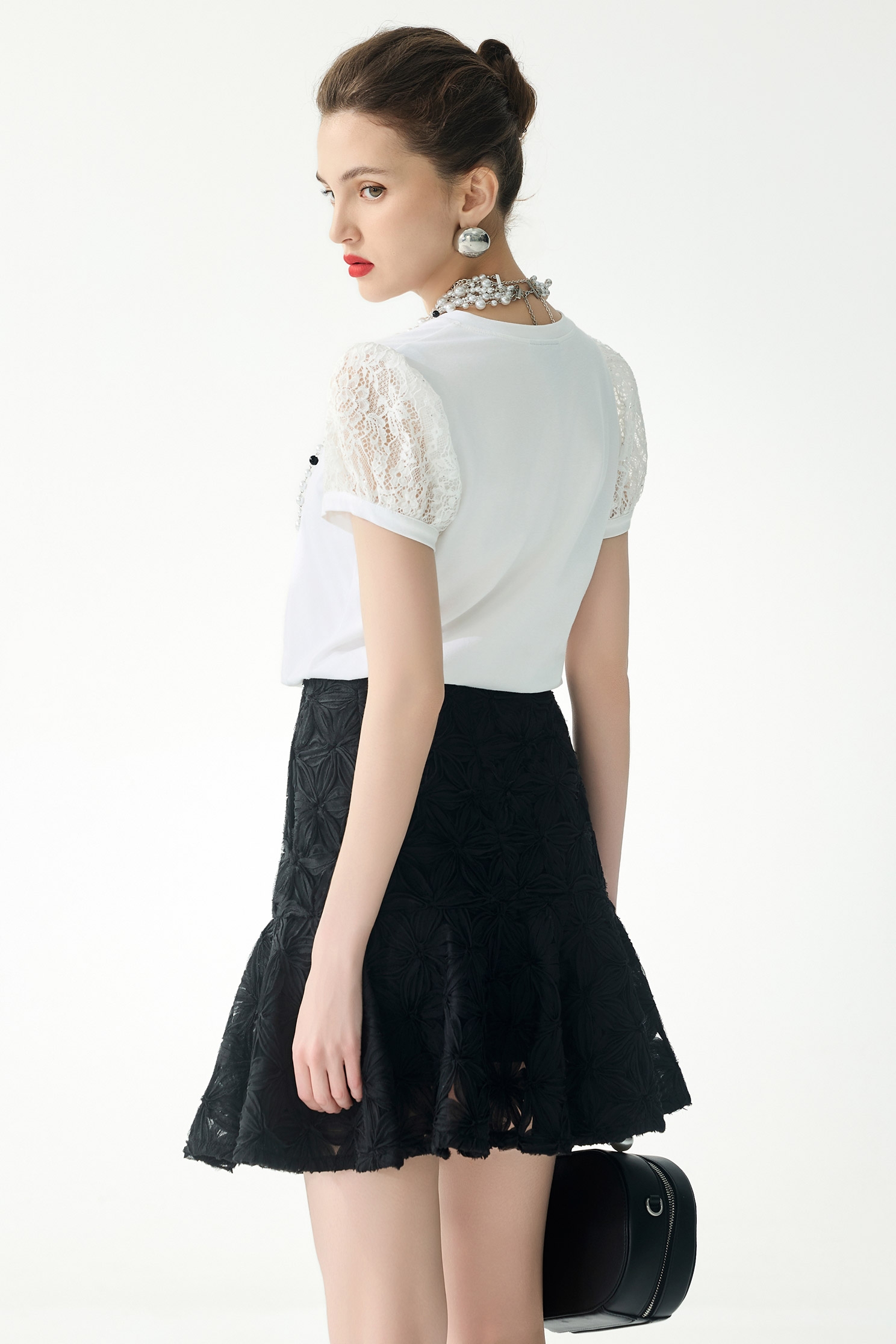 雪白v領崁亮片蕾絲拼接上衣雪白v領崁亮片蕾絲拼接上衣,上衣,春夏穿搭,白色上衣,蕾絲