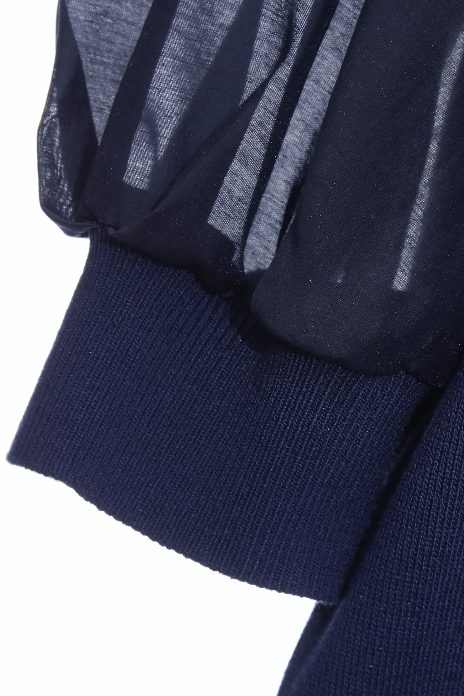 鑲紅白色邊POLO領針織上衣鑲紅白色邊POLO領針織上衣,上衣,春夏穿搭,白色上衣,針織,針織衫