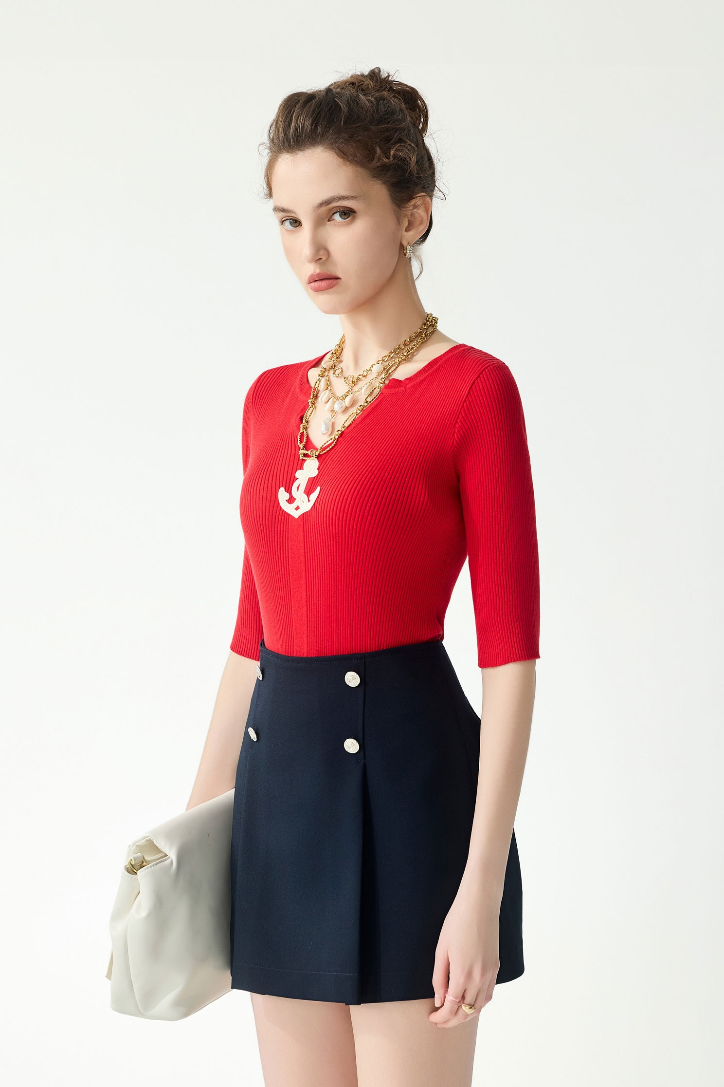 紅梅色綴船錨針織上衣紅梅色綴船錨針織上衣,上衣,刺繡,春夏穿搭,針織,針織衫