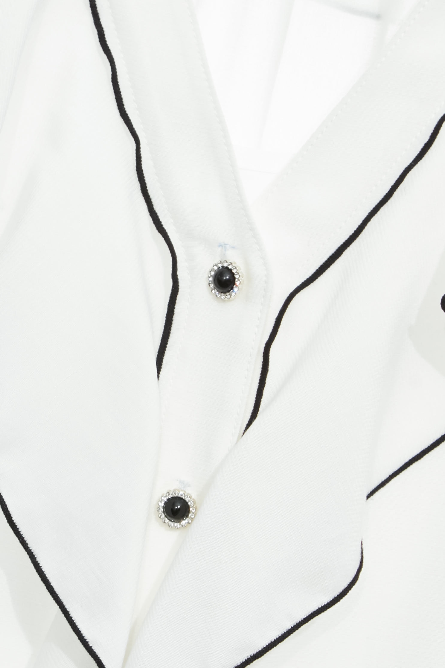 黑邊荷葉親膚單品上衣黑邊荷葉親膚單品上衣,上班OL穿搭,上衣,人氣商品,春夏穿搭,約會特輯,荷葉,輕奢度假,輕奢渡假