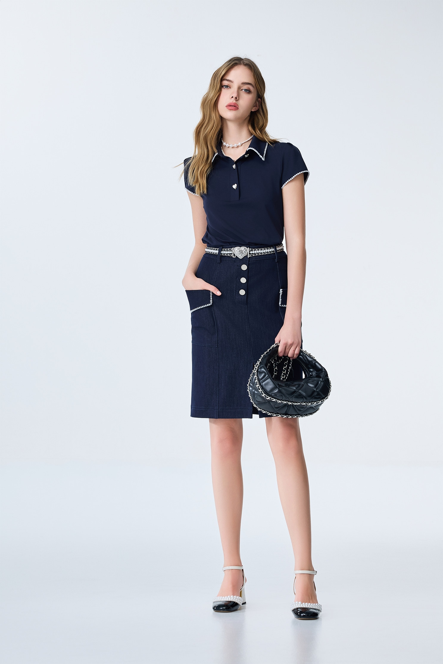 海洋洞穴色刺繡邊上衣海洋洞穴色刺繡邊上衣,上衣,人氣商品,刺繡,春夏穿搭,約會特輯