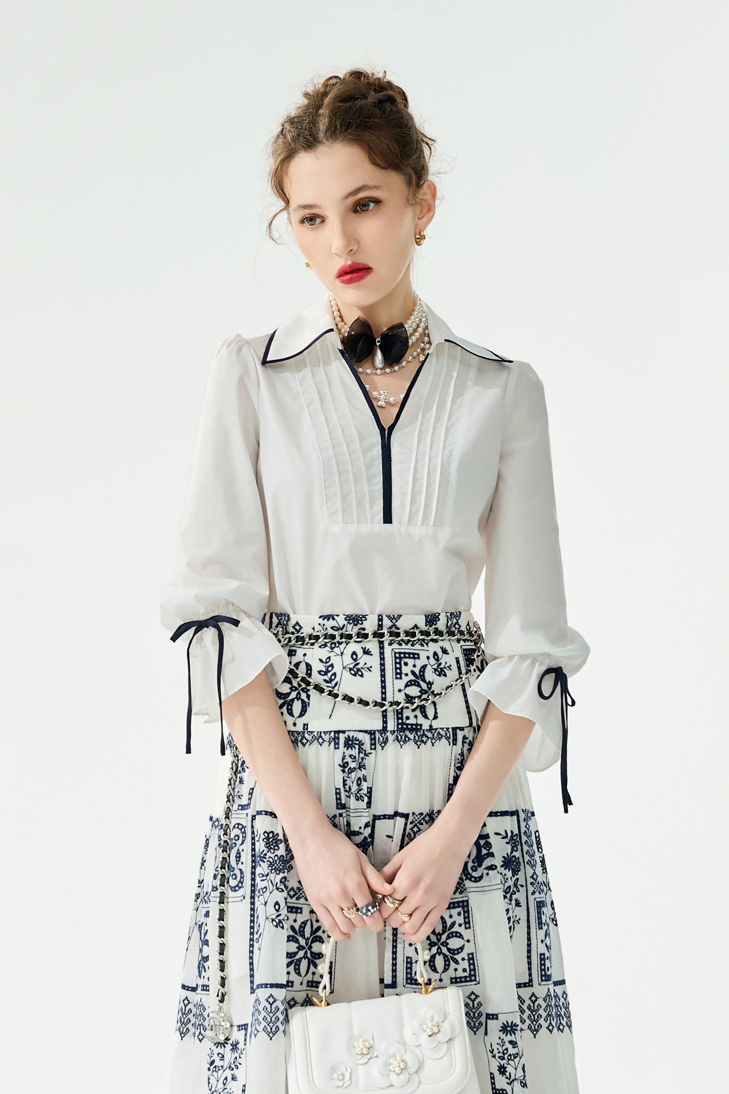 海洋洞穴色飾邊上衣海洋洞穴色飾邊上衣,V領上衣,上班OL穿搭,上衣,春夏穿搭,蝴蝶結,襯衫