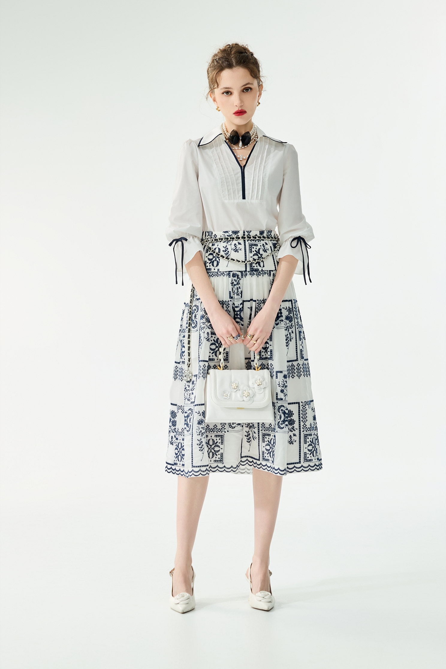 海洋洞穴色飾邊上衣海洋洞穴色飾邊上衣,V領上衣,上班OL穿搭,上衣,春夏穿搭,蝴蝶結,襯衫