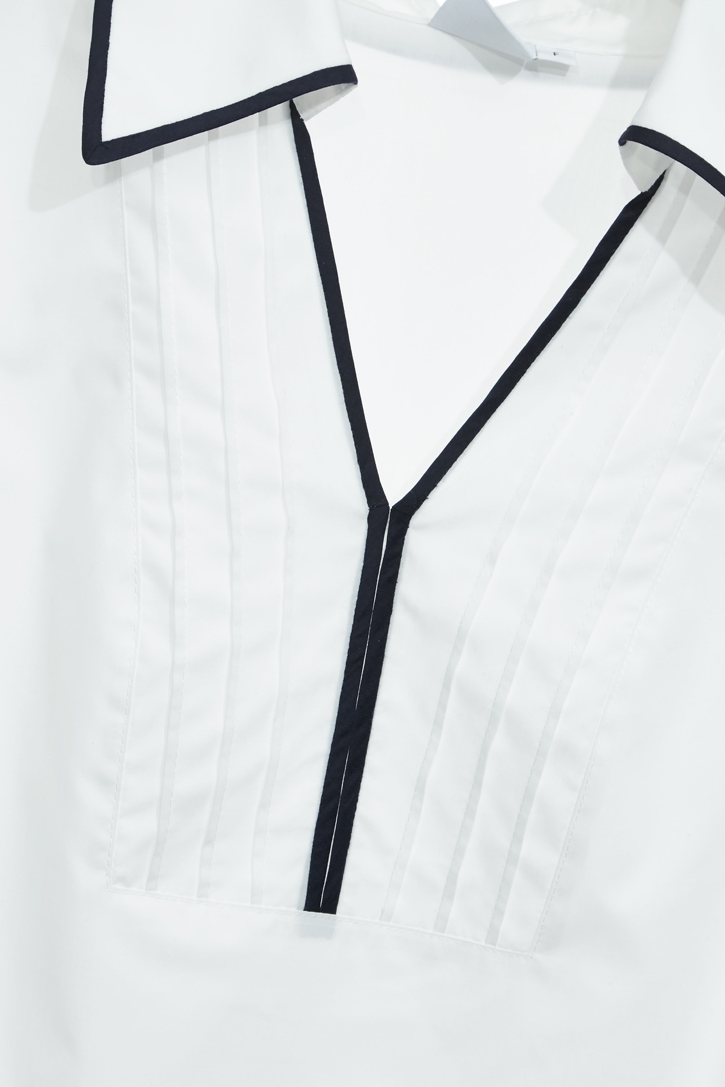 海洋洞穴色飾邊上衣海洋洞穴色飾邊上衣,V領上衣,上班OL穿搭,上衣,春夏穿搭,蝴蝶結,襯衫