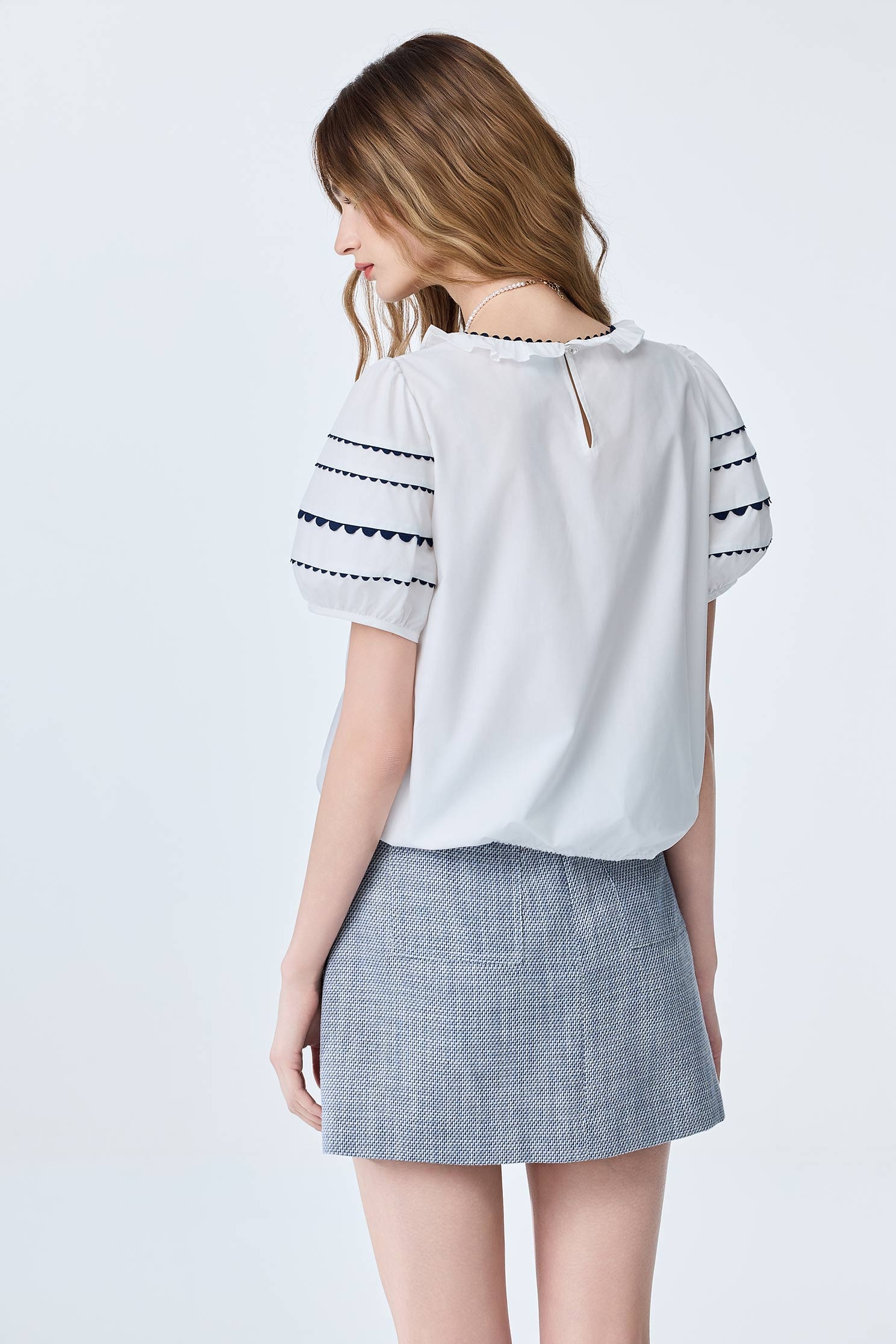 海洋洞穴色織帶飾邊上衣海洋洞穴色織帶飾邊上衣,上班OL穿搭,上衣,人氣商品,春夏穿搭,約會特輯