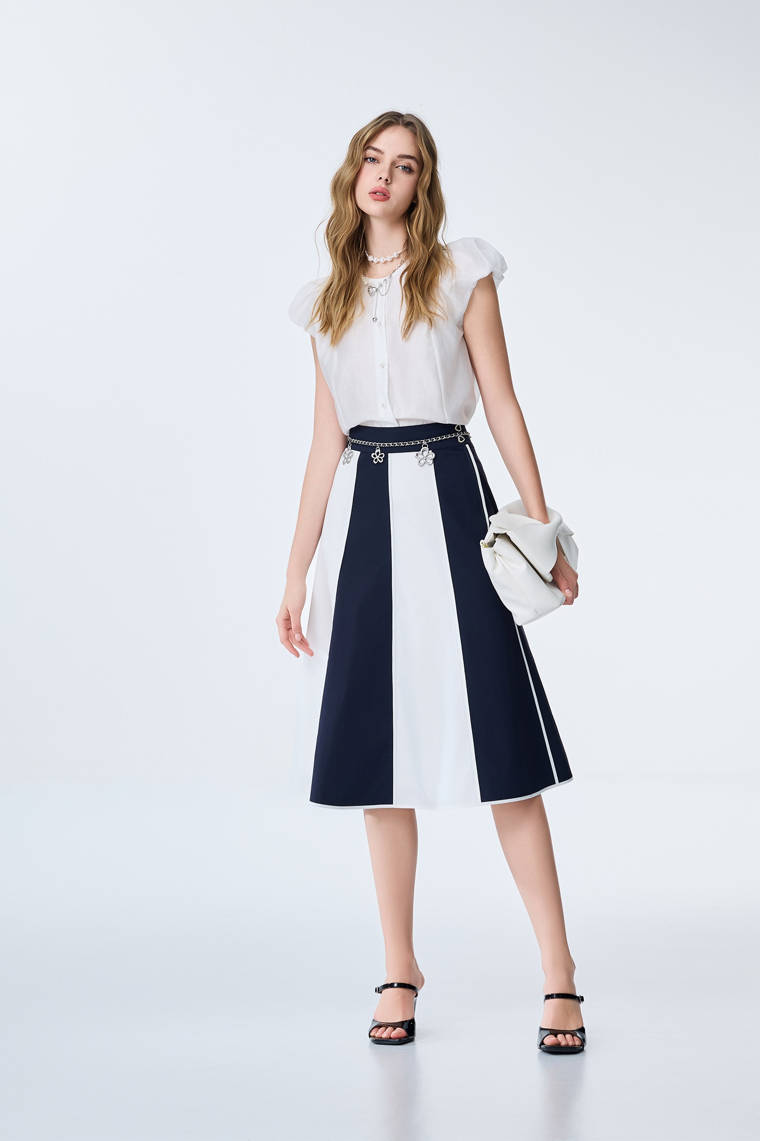 光學白造型袖絲棉上衣光學白造型袖絲棉上衣,上班OL穿搭,上衣,春夏穿搭,約會特輯